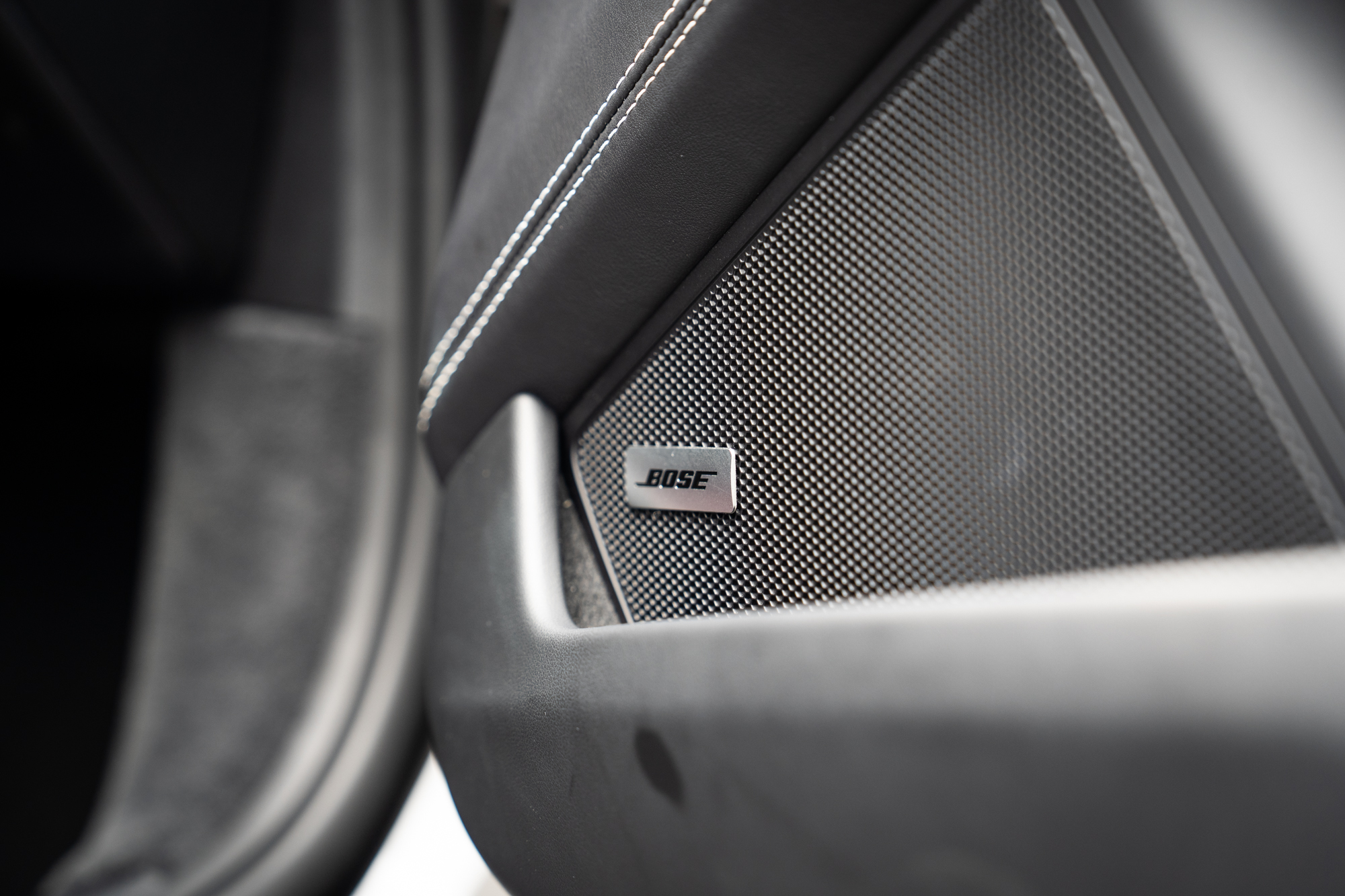 試駕車款選配要價新台幣94,700元的Bose音響系統。