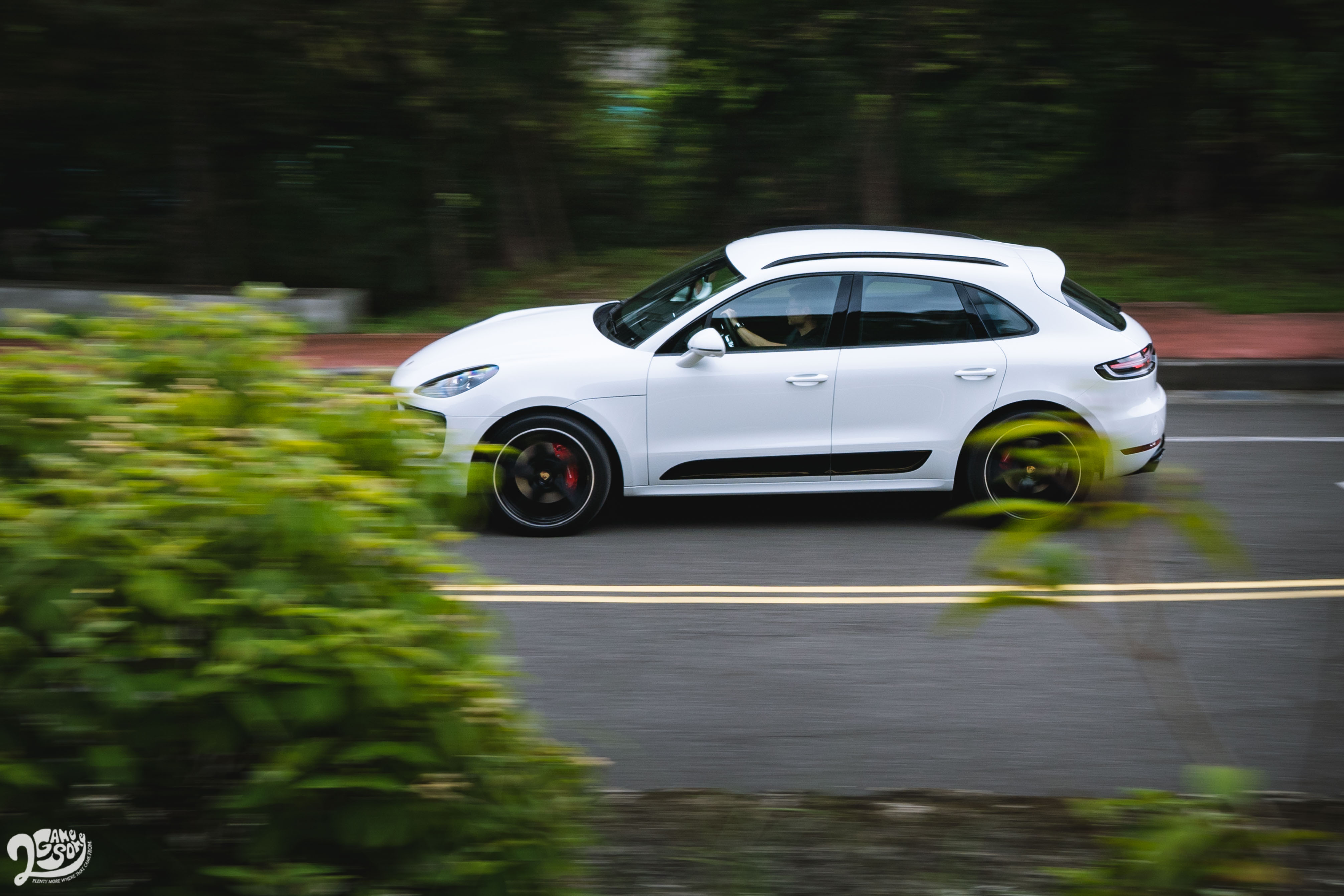 GTS 4.9 秒即可破百,配備全新 PDK 雙離合器變速箱與選配的跑車計時套件,Macan GTS 0-100 km/h 僅須 4.7 秒。