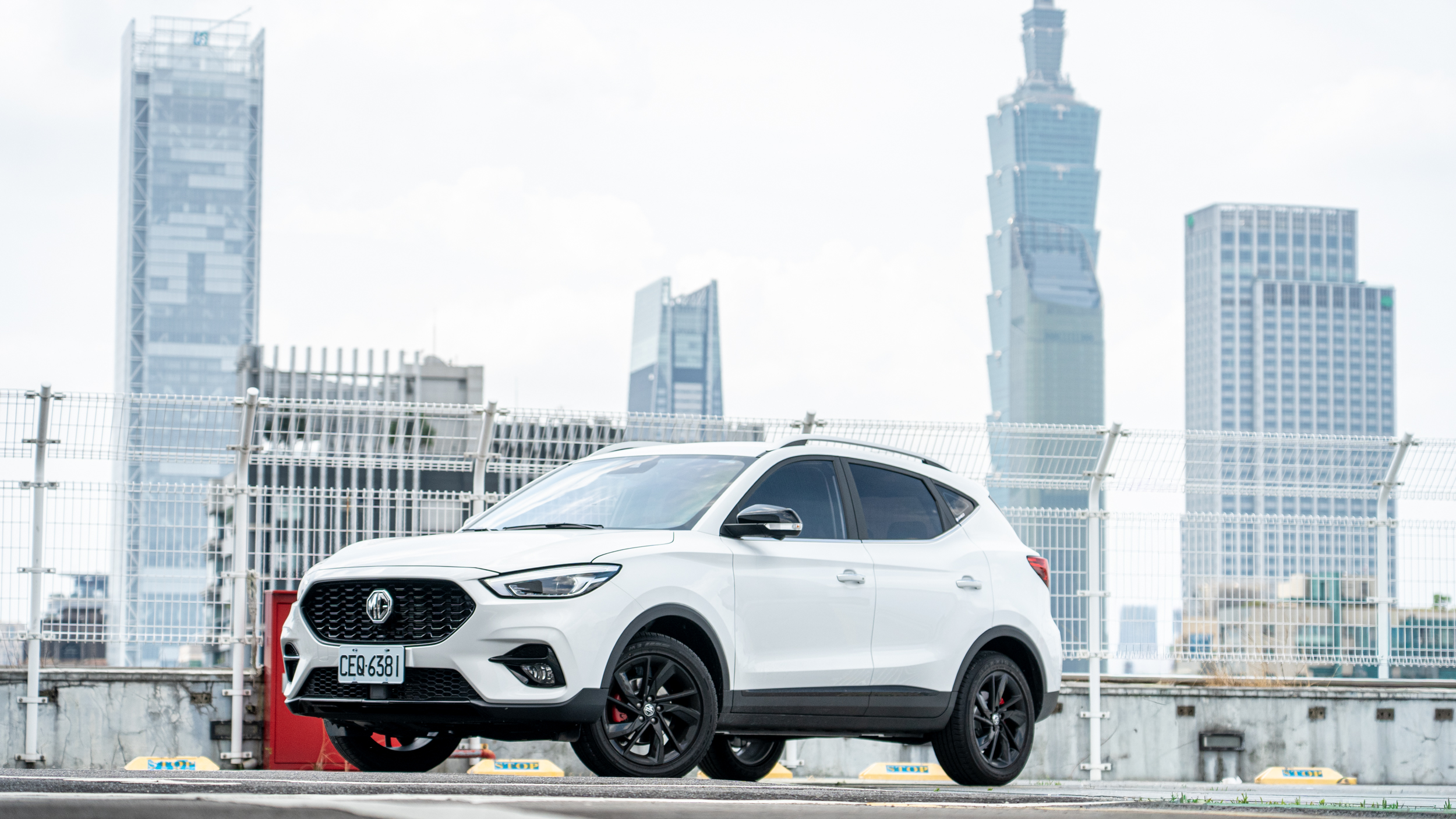 當熟悉的黑化手法再現，我們看見了什麼？｜27 年式 MG ZS 試駕