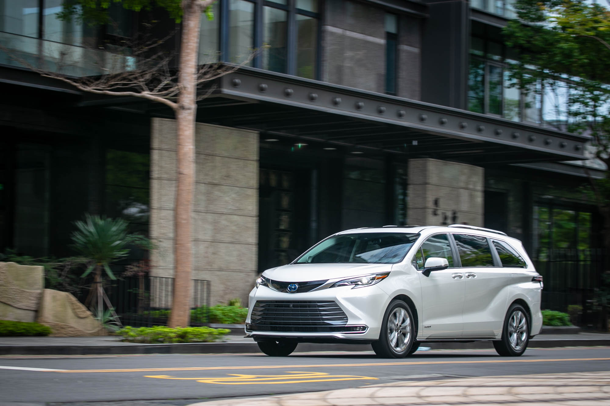 加速力道不如前代明顯,但其實也堪稱輕快,絕對不到軟弱無力的程度。