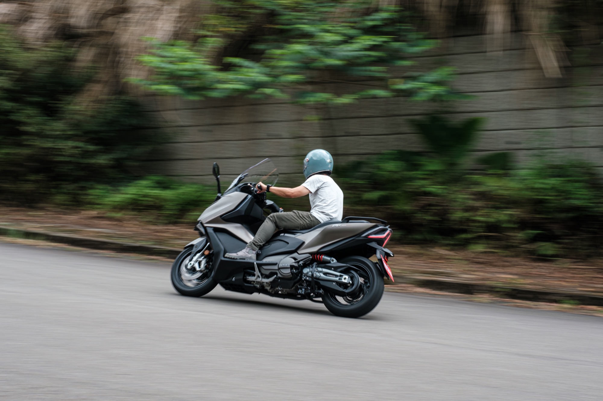 彎道當中透過電控系統的升級之後,提供騎士更多的信心去應對彎角。