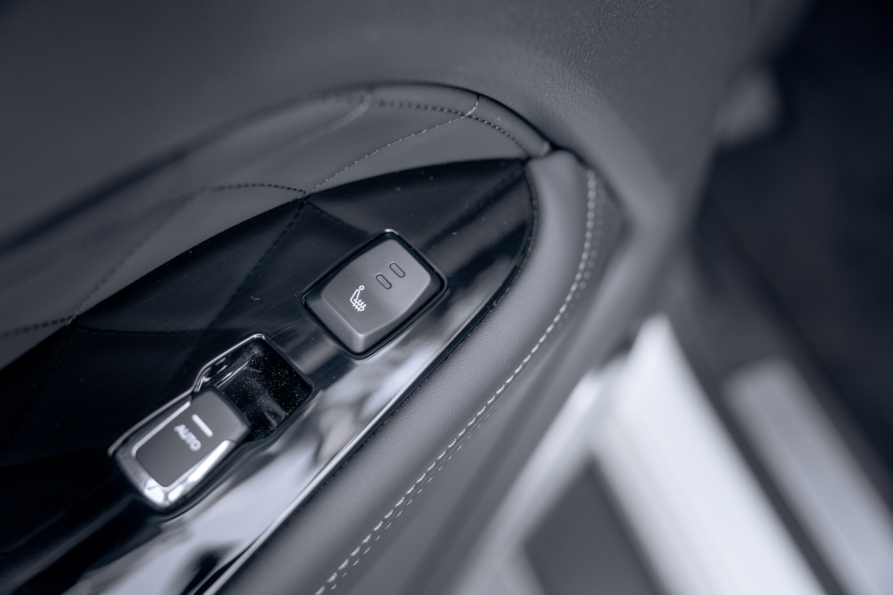 第二排座椅具有兩段式加熱功能。