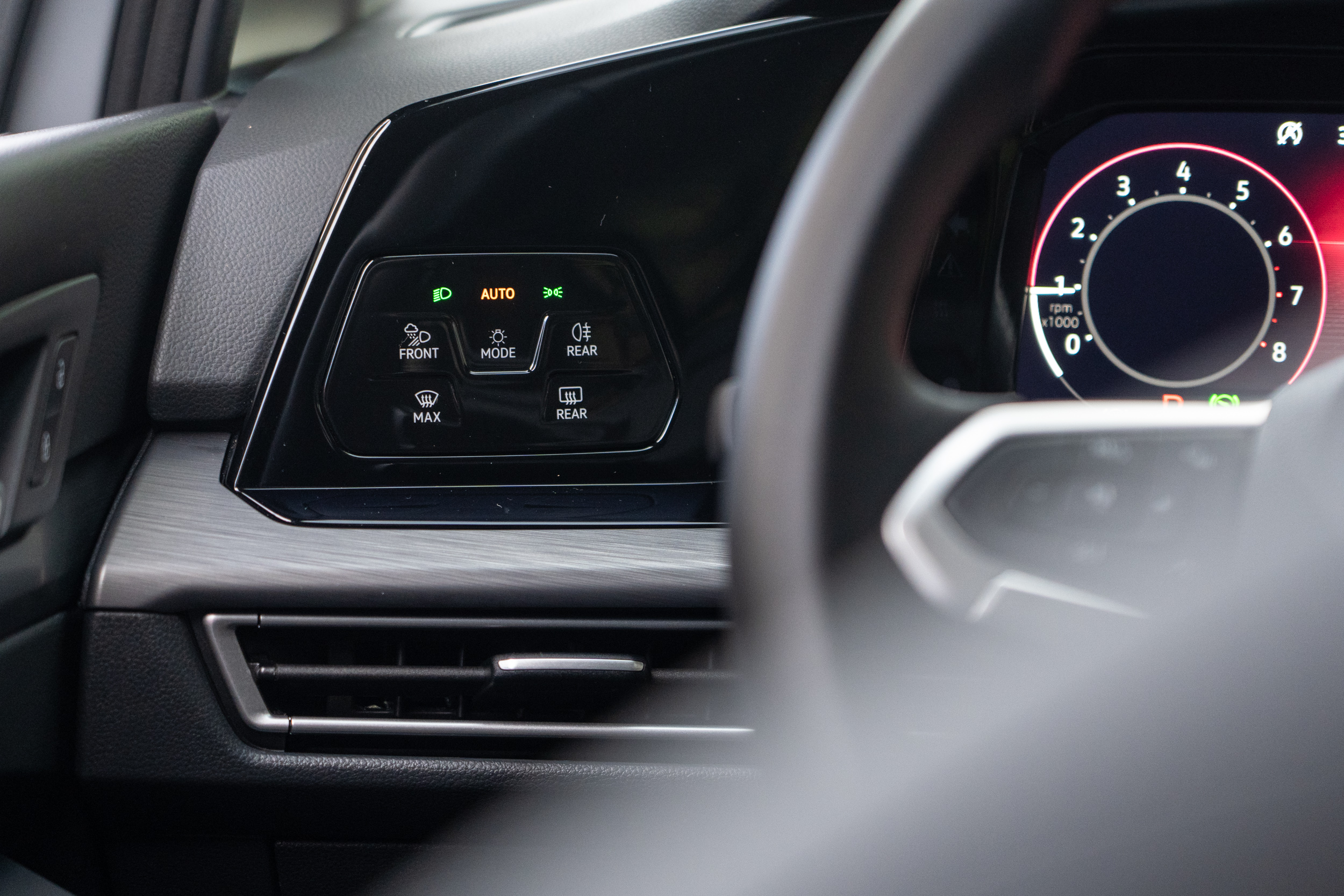 頭尾燈控制數位觸控模組。