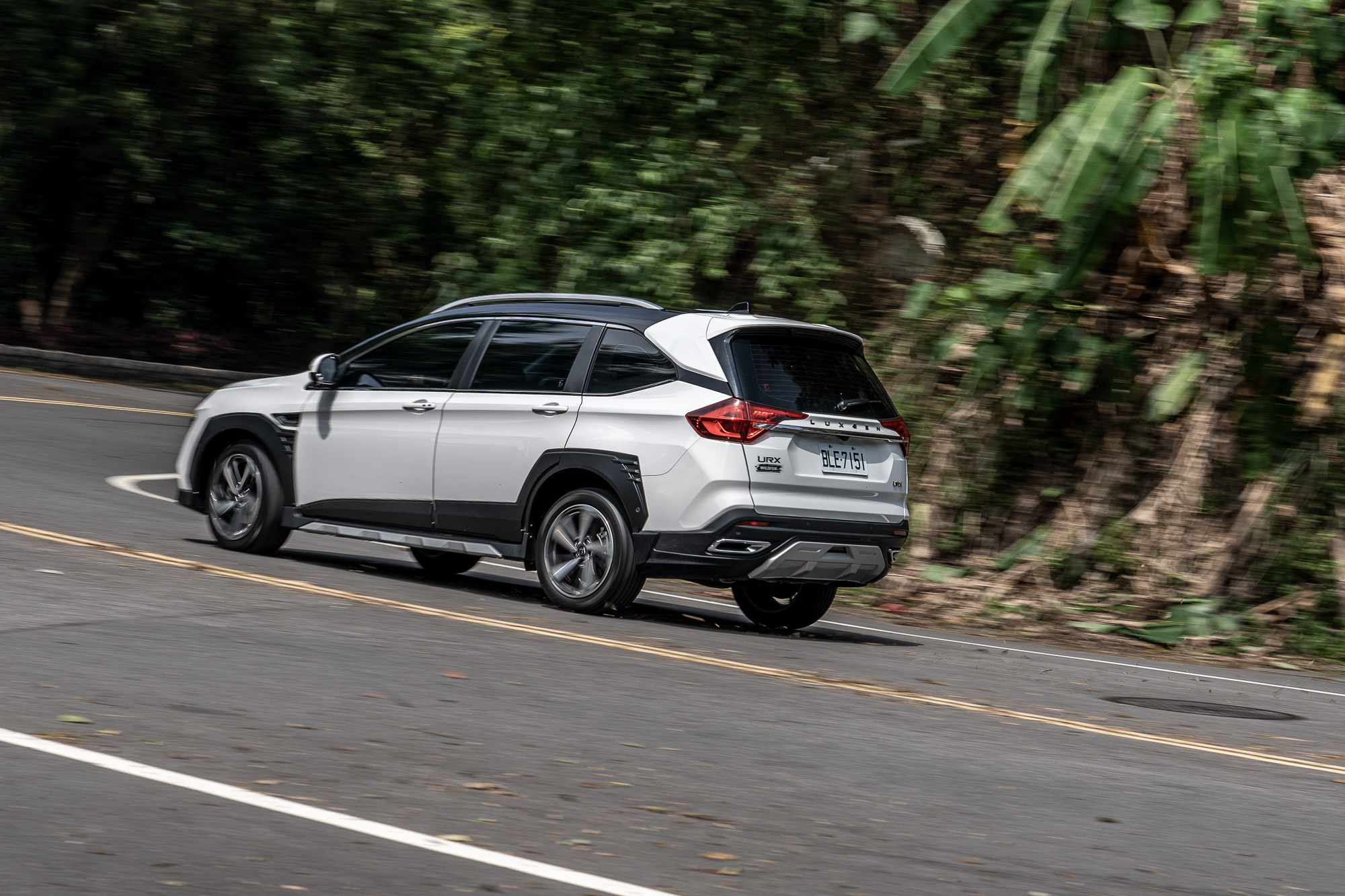 1.8 渦輪配置所供應的出力要推動車重約莫在 1,600 公斤的龐然大物相當輕鬆。