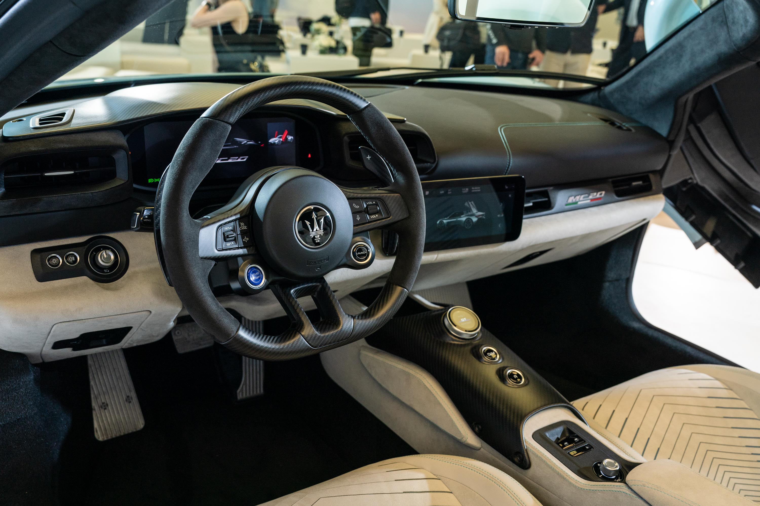 車室配置簡潔俐落。