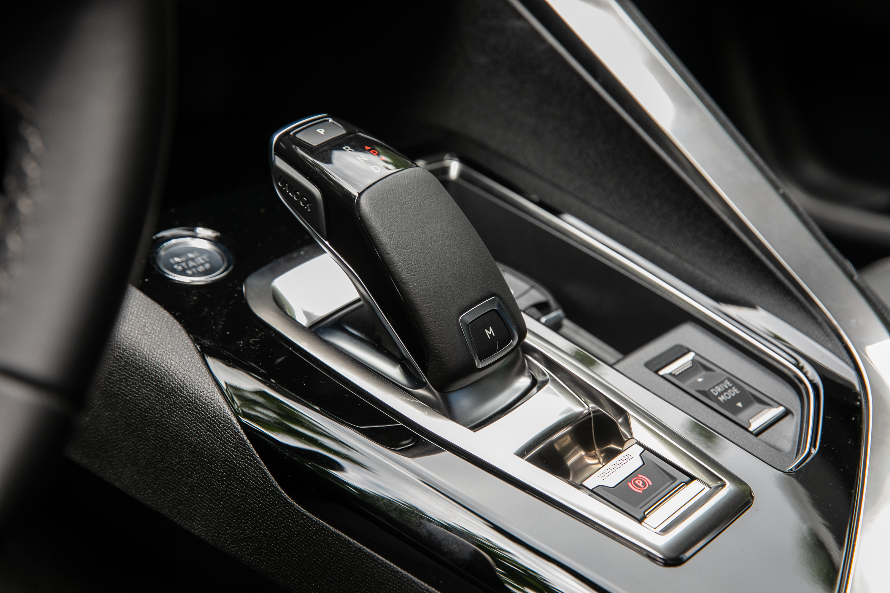 動力銜接八速手自排變速系統。