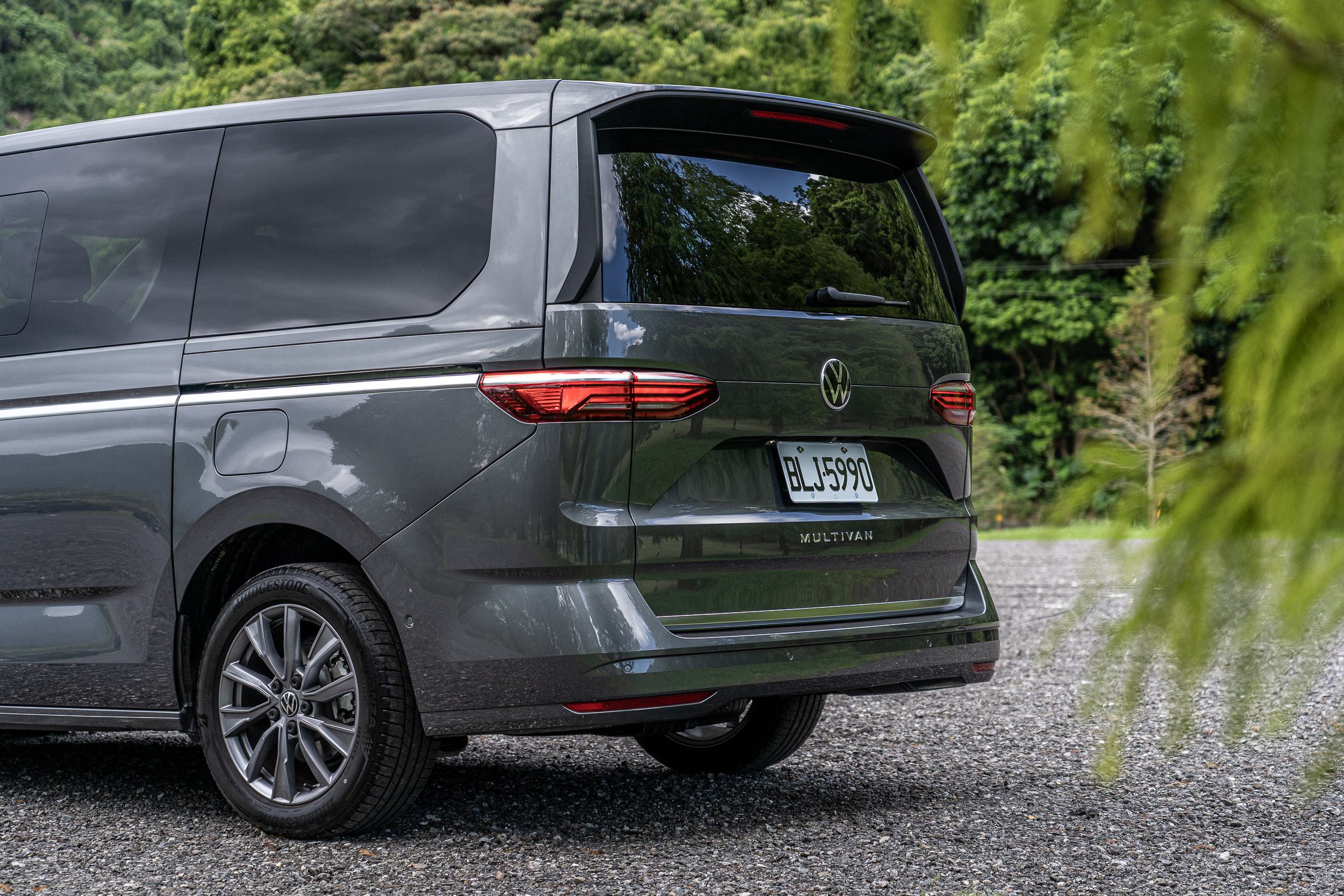 為了保留空間的絕對優勢,Multivan T7 仍就保有廂式車體架構。