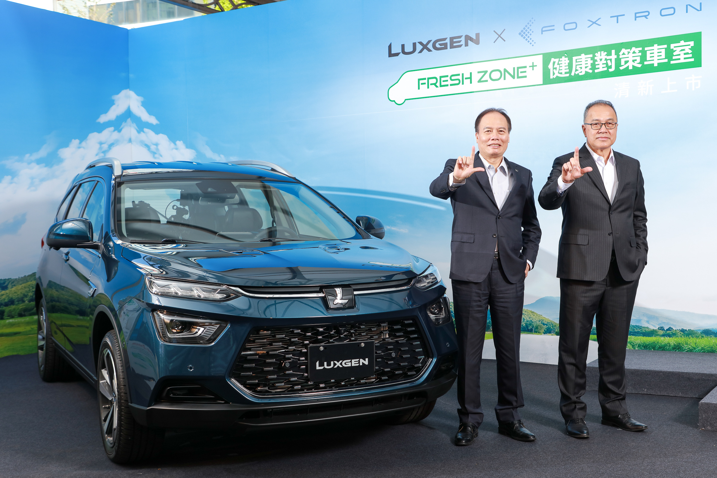 圖左至右:納智捷總經理 蔡文榮、鴻華先進副董事長 左自生。