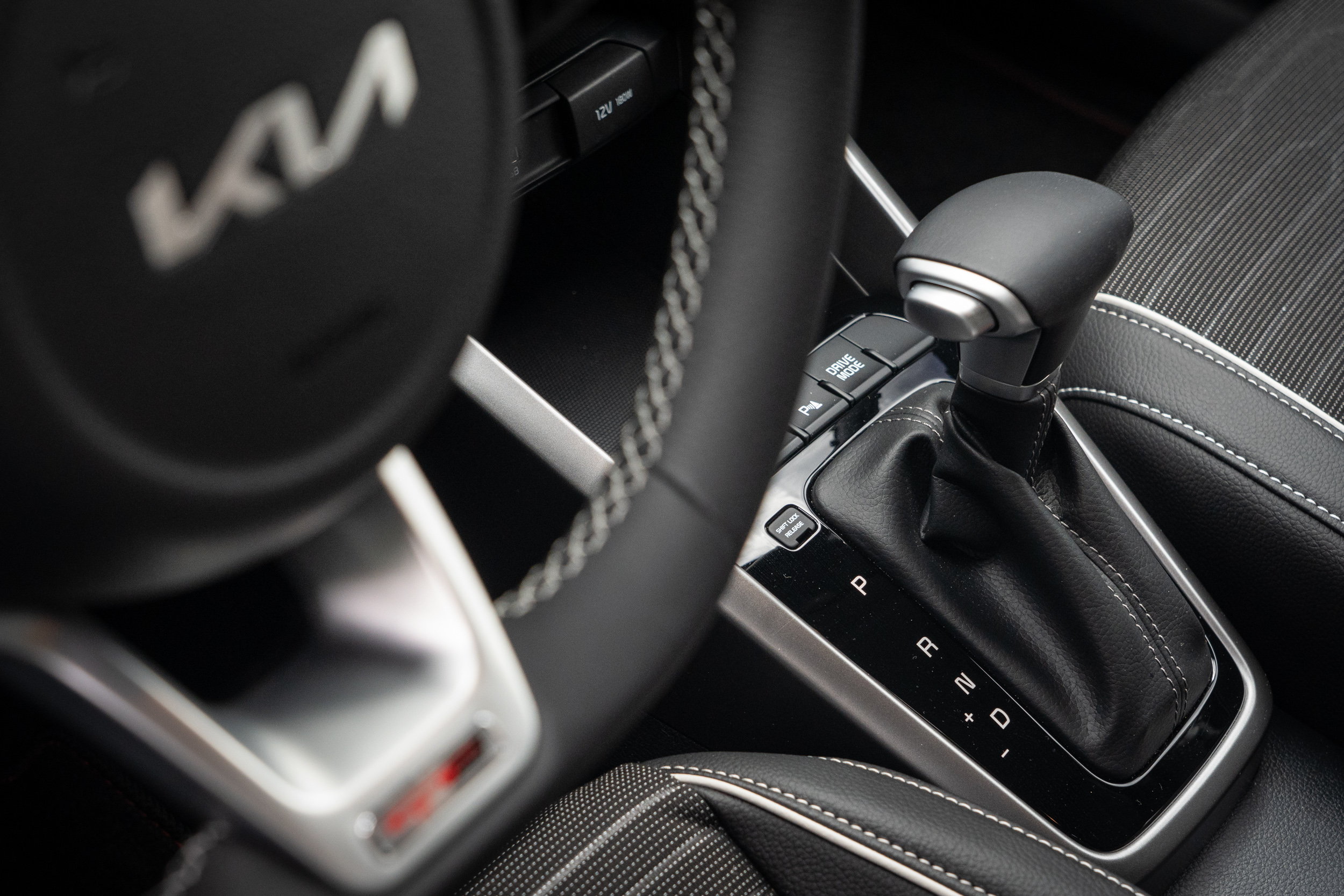 動力銜接七速雙離合器自手排變速箱。