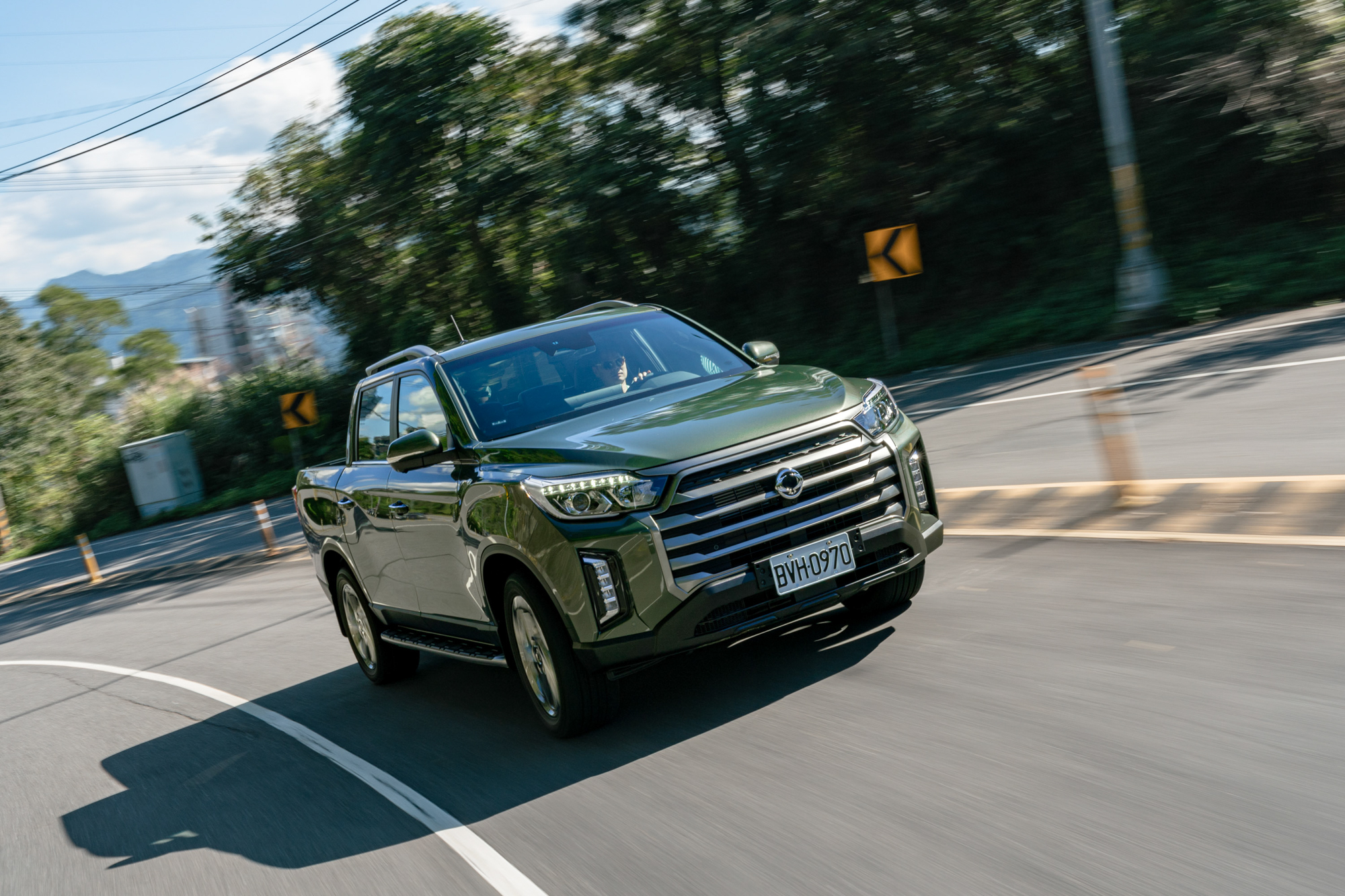 SsangYong Rexton Sports 2024新年式在外觀加入了許多「亮點」,內裝也更上了科技趨勢,幾乎都忘了它骨子裡仍是不折不扣的越野彪漢。