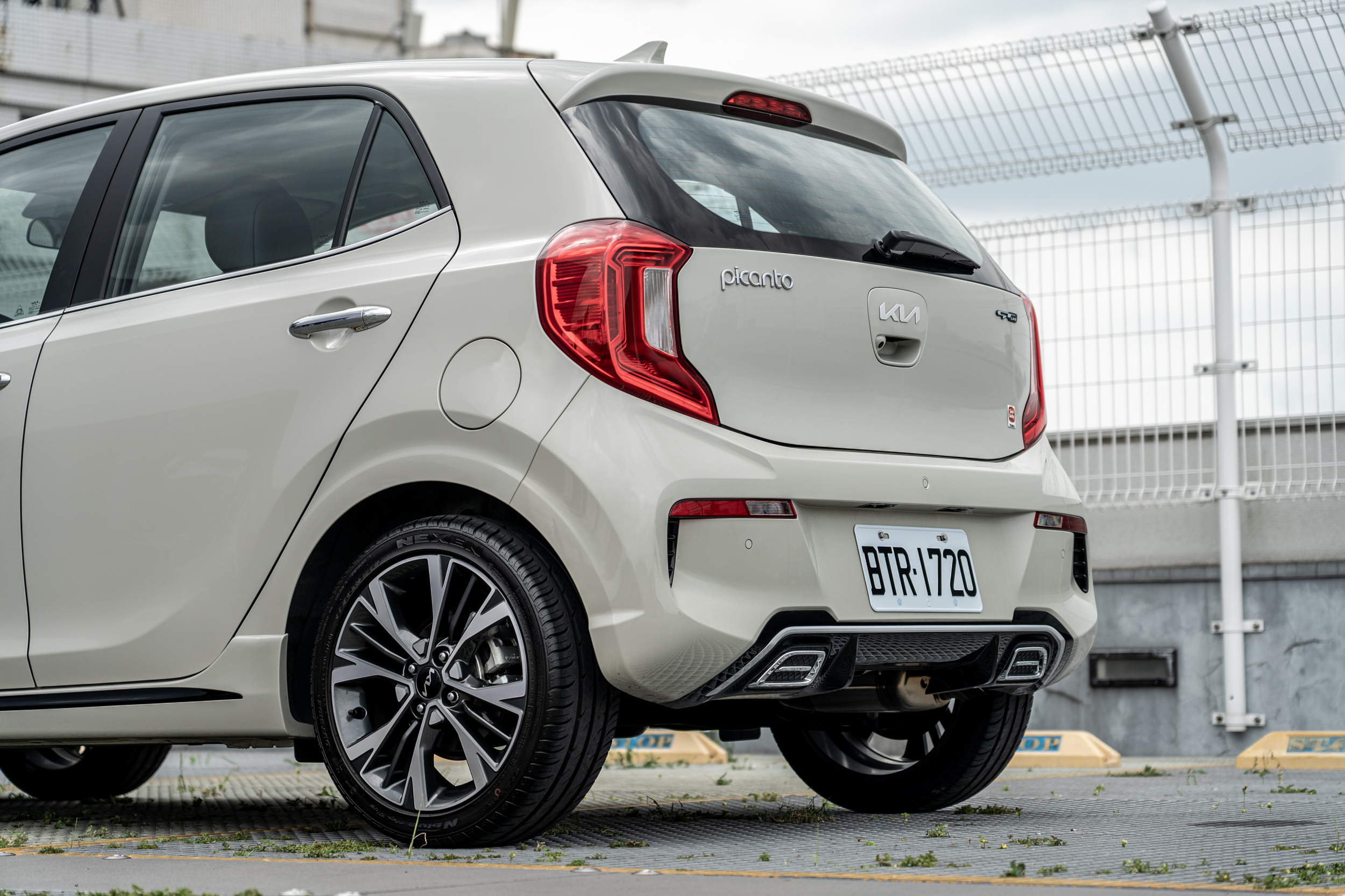 新世代的 Logo 主視覺也一併換上。