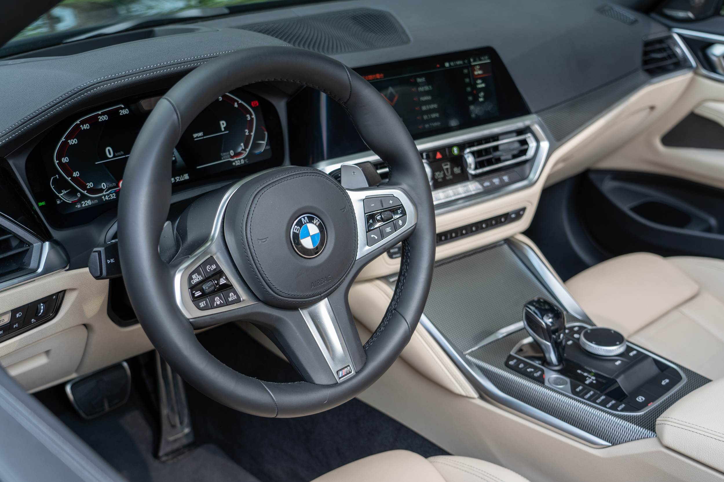 BMW 新世代座艙設計有著極為相似的家族風格。
