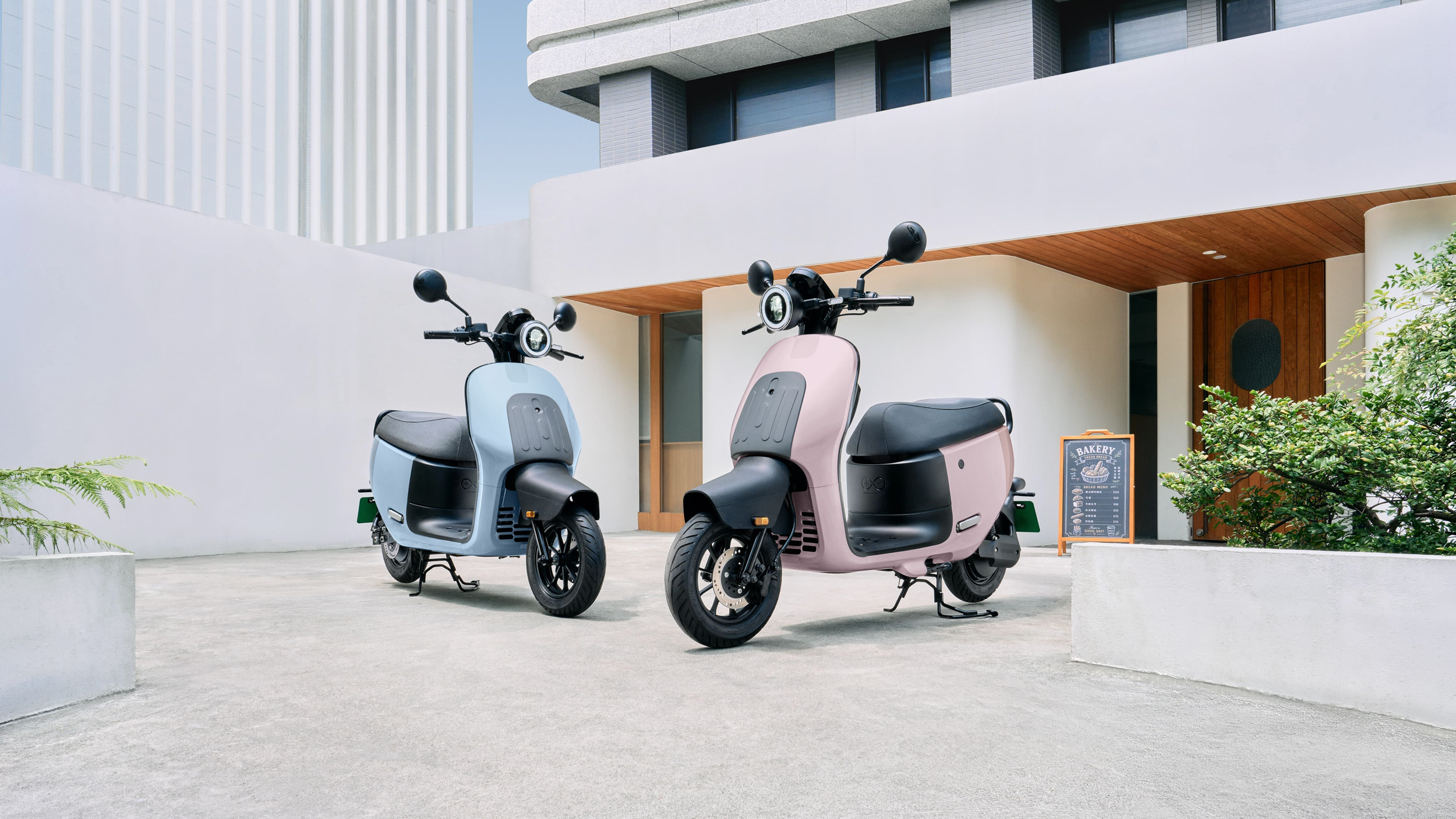 銷售冠軍 Gogoro EZZY 莫蘭迪新色「淺粉」、「灰藍」上市！ 購車再享限時資費每月新台幣 168 起
