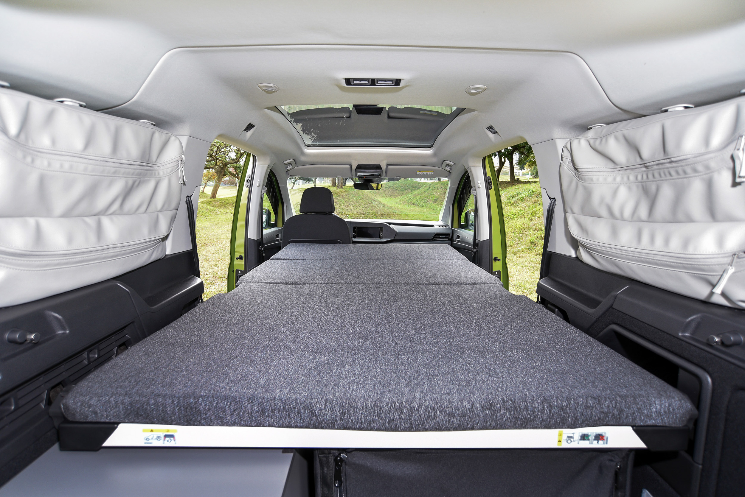 雙人摺疊臥鋪。