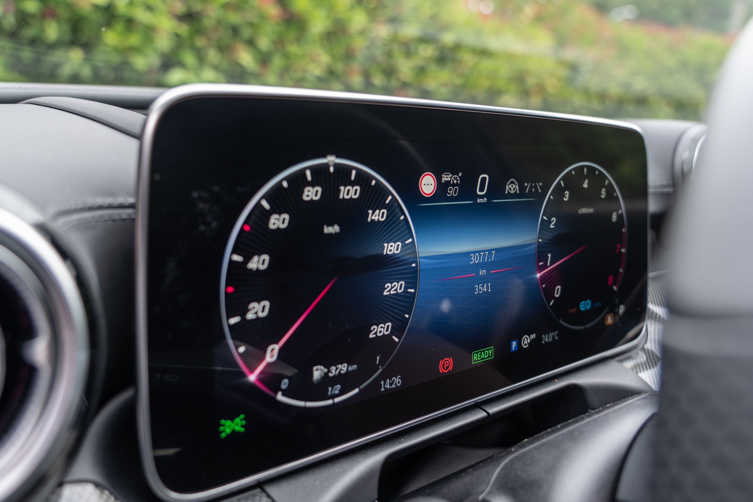 12.3 吋的寬螢幕數位儀表。