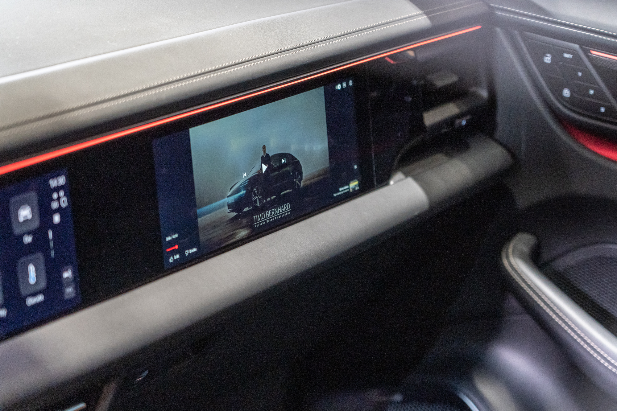 副駕駛座前方也可選配10.9吋螢幕。