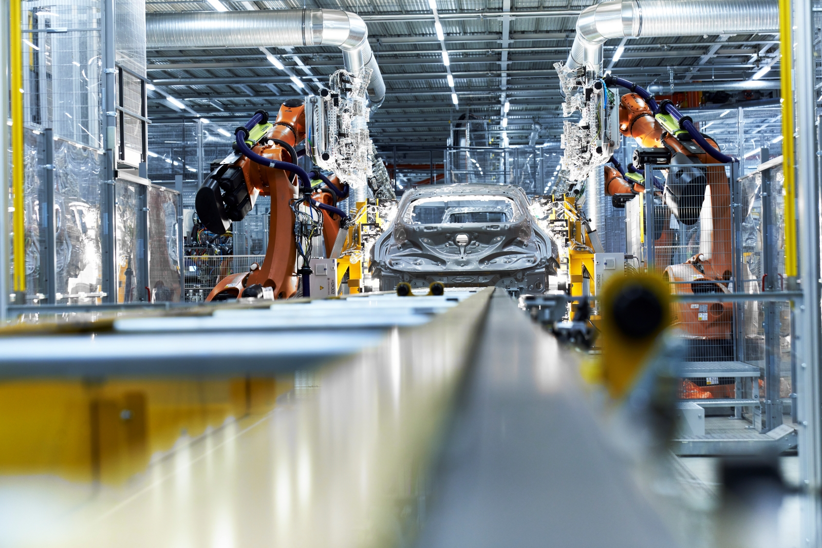 BMW 導入全新封閉式材料循環概念，讓工業材料 ─ 鎢可以被重複利用並再生，能大幅減少 70% 的能源消耗及 60% 以上的二氧化碳排放量。