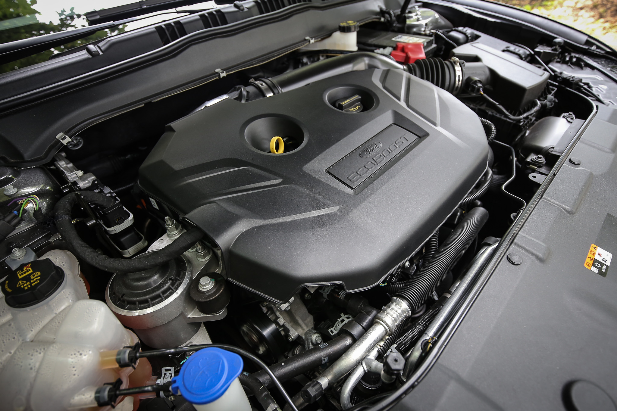 搭載 2.0L EcoBoost®240 高效渦輪汽油引擎，可輸出 240ps/5300rpm 最大馬力與 35.2kgm/2300~4900rpm 峰值扭力。