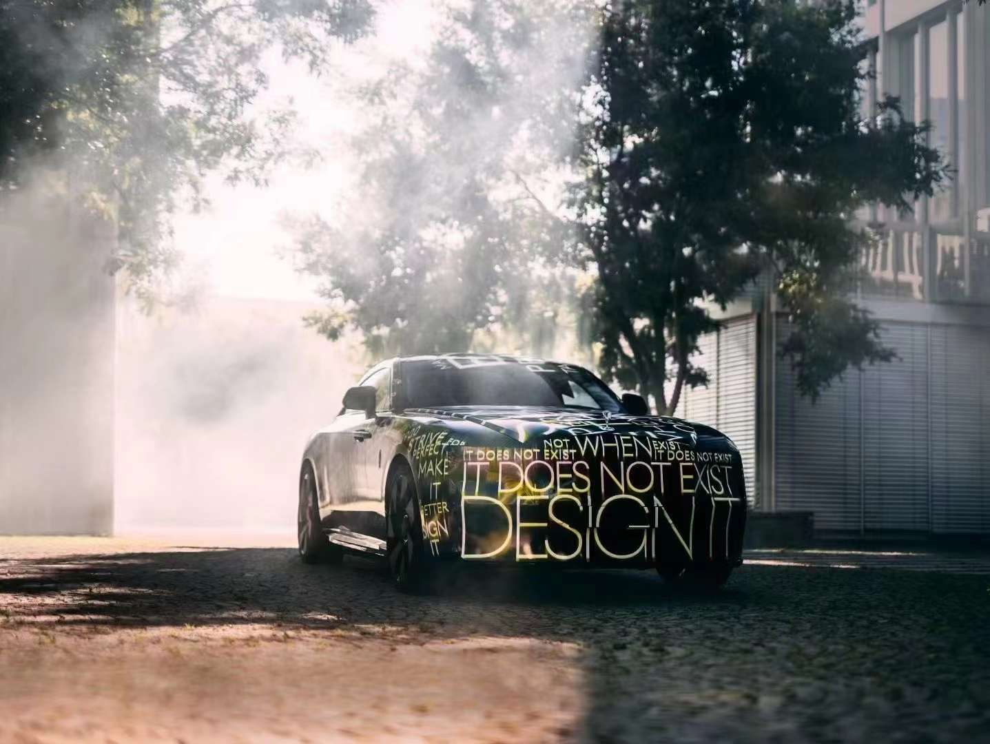 勞斯萊斯宣佈了旗下首款純電動車-Spectre「閃靈」。這款勞斯萊斯首款純電動車 Spectre 將於 2023 年第四季度前上市。