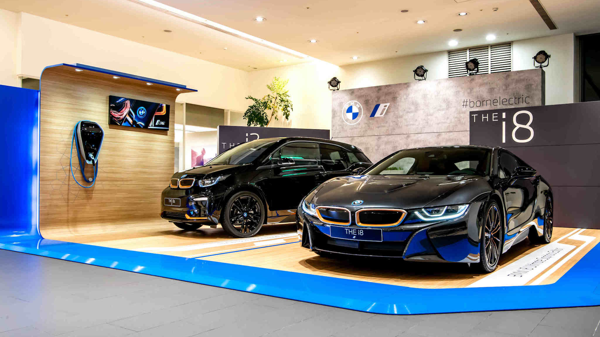 BMW i3s、i8 限量特仕版登場，巡展期間下訂送 Dyson 風扇