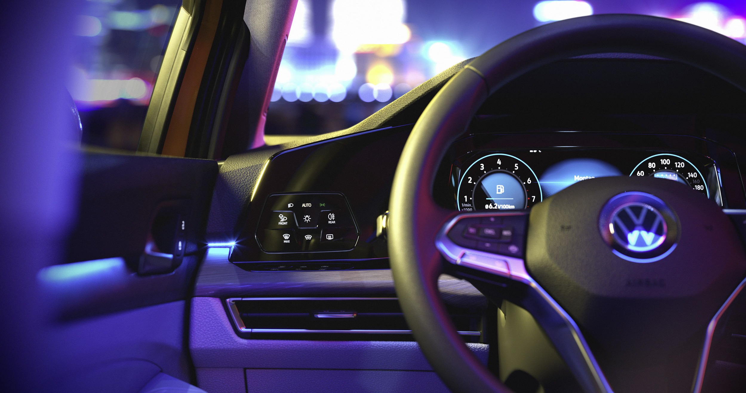 入門 230 eTSI 車型即標配 Digital Cockpit Pro 10.25 吋全邏輯數位化儀表、智慧觸控面板，和 IQ.DRIVE 智能駕駛輔助系統。