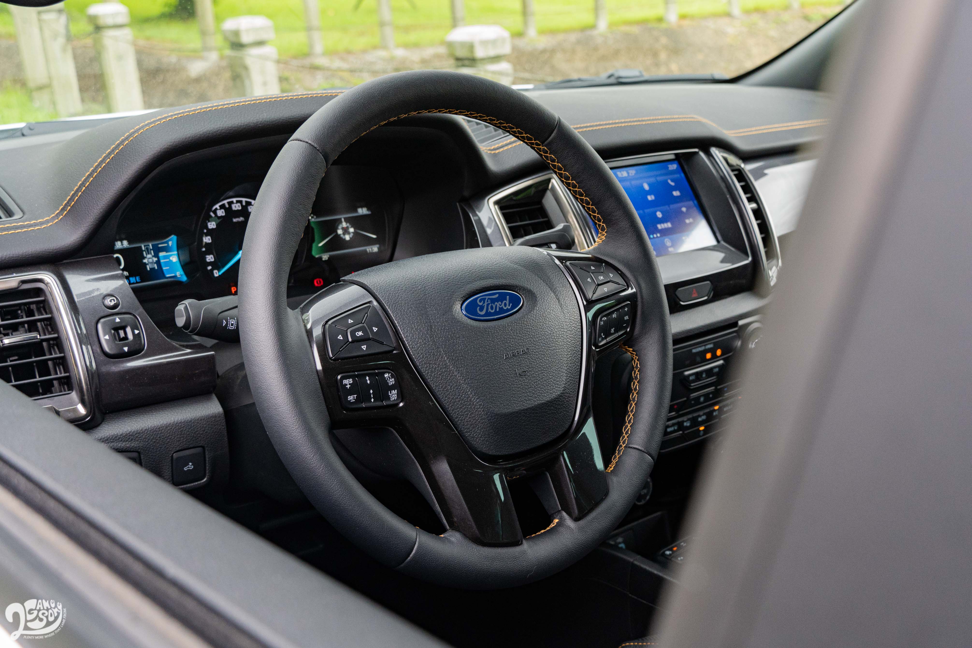 Ranger 操控不比一般休旅車,轉向也含糊重手了點。