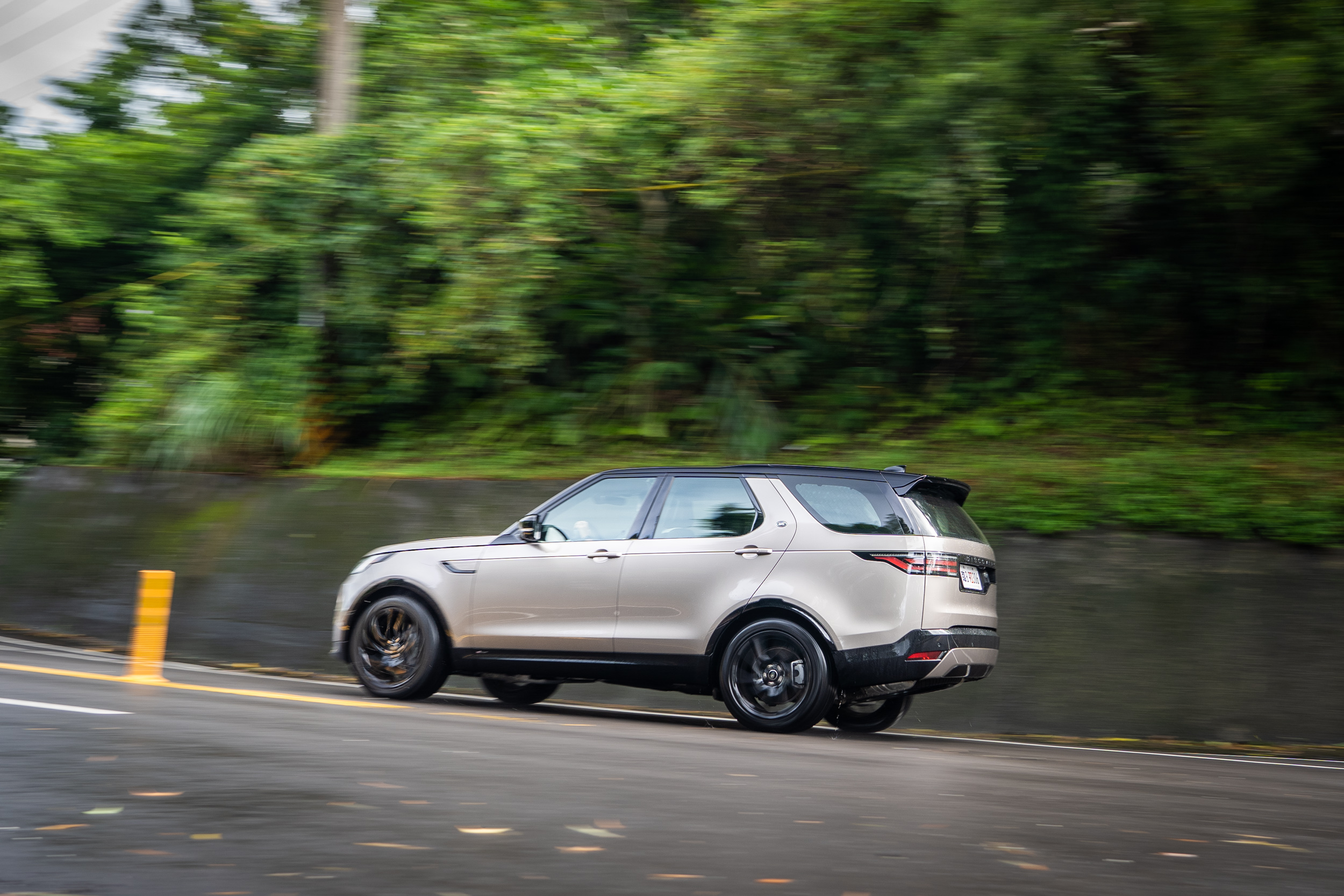 優勢扭力讓加速表現虎虎生風,相當適合驅策此類多元乘載的全尺寸休旅車款。