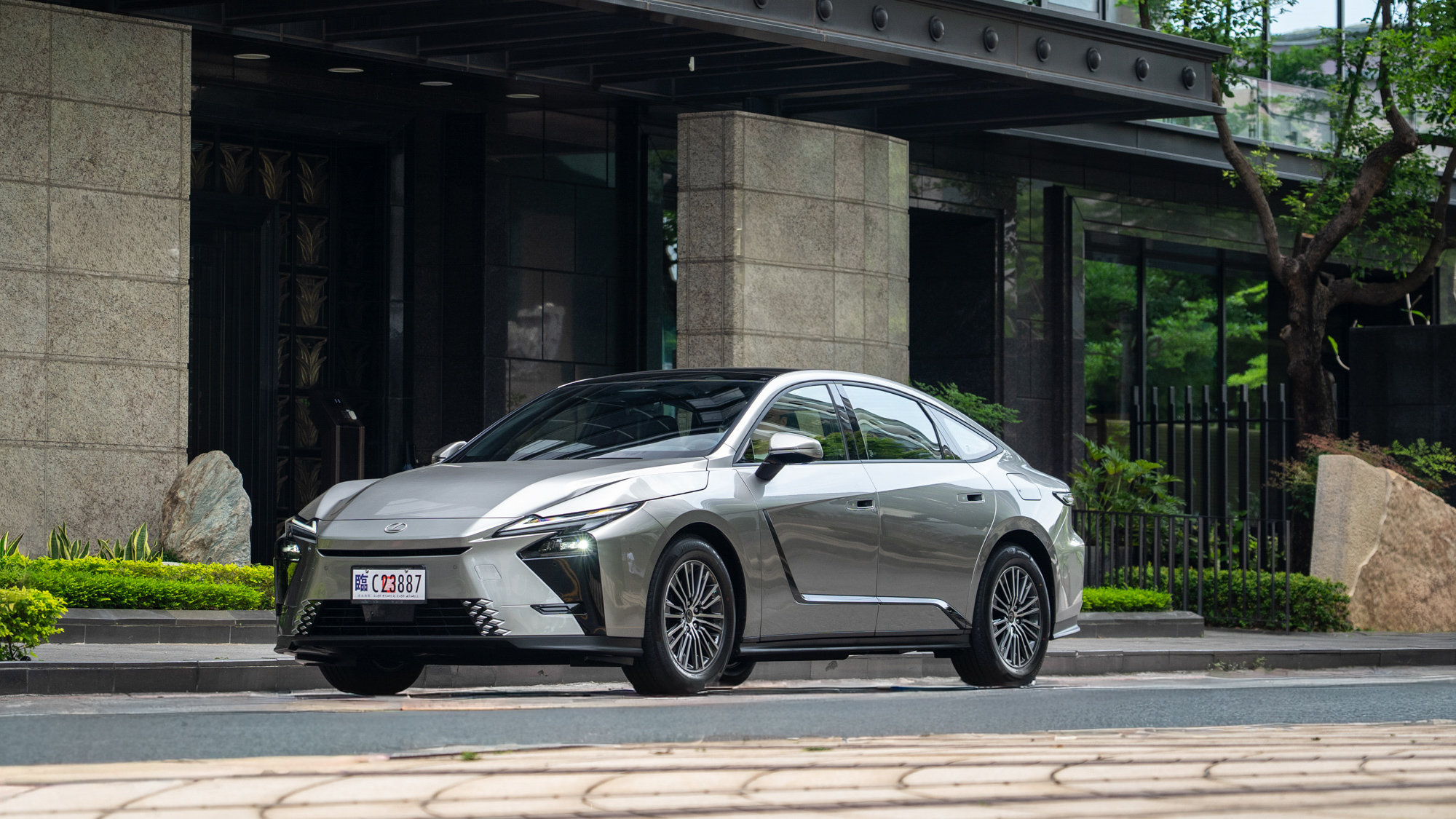 規格越級，格局更勝！全新Lexus ES 300h尺度超越五米的大進化