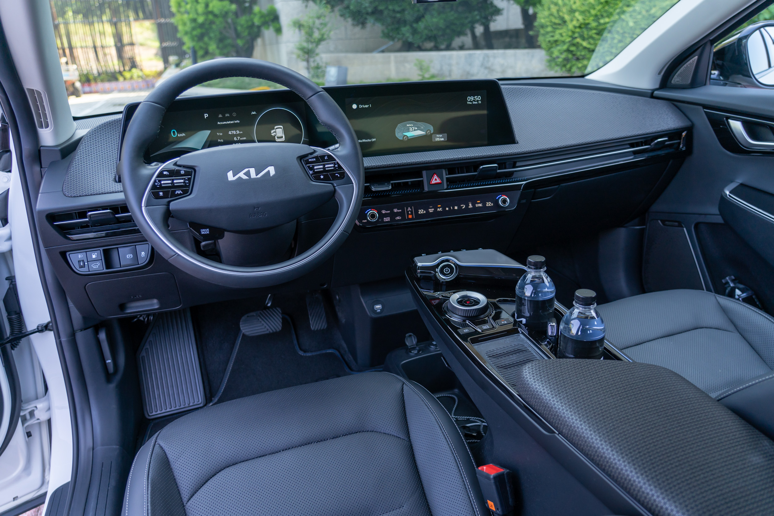 充電時,使用者可以在這充滿科技感氛圍的車室中休息片刻,與以往充電時必須要遠離車子的使用方式簡直天差地遠。