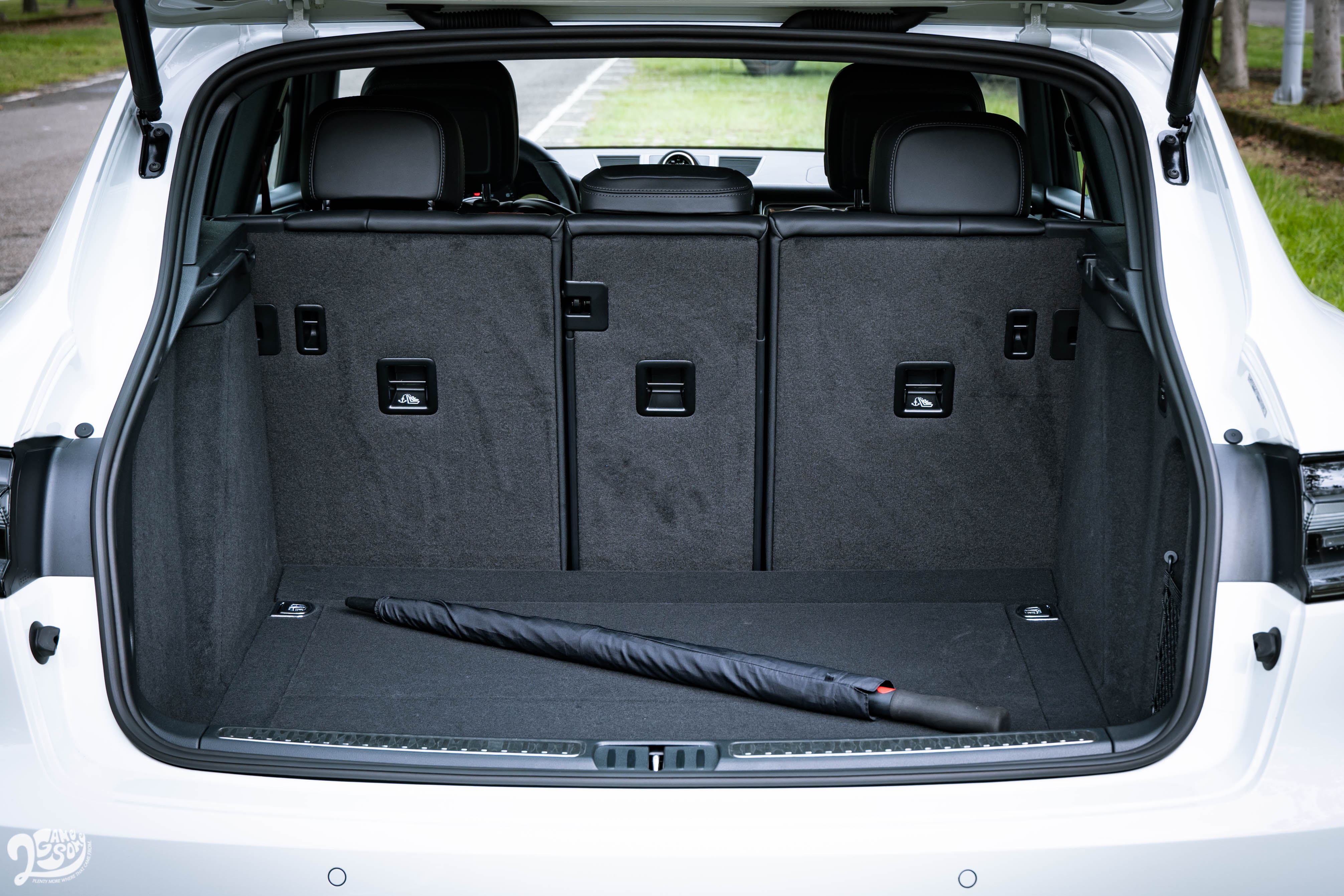 撇開性能表現,Macan GTS 依然是稱職的家庭用車。