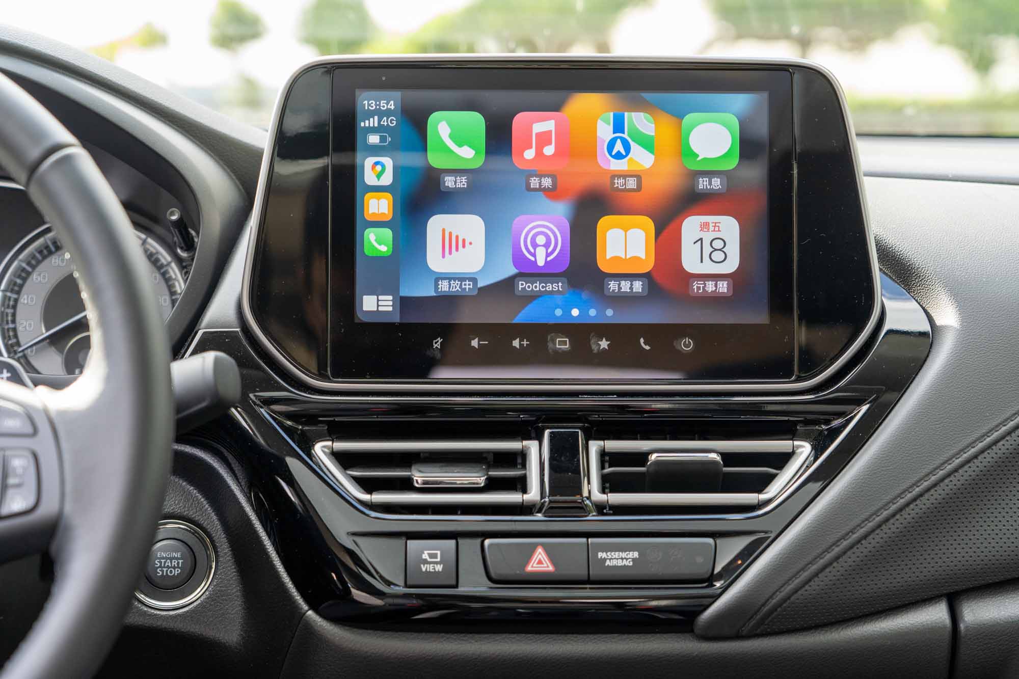 Apple CarPlay 與 Android Auto 列 ALL NEW S-CROSS 標準配備。