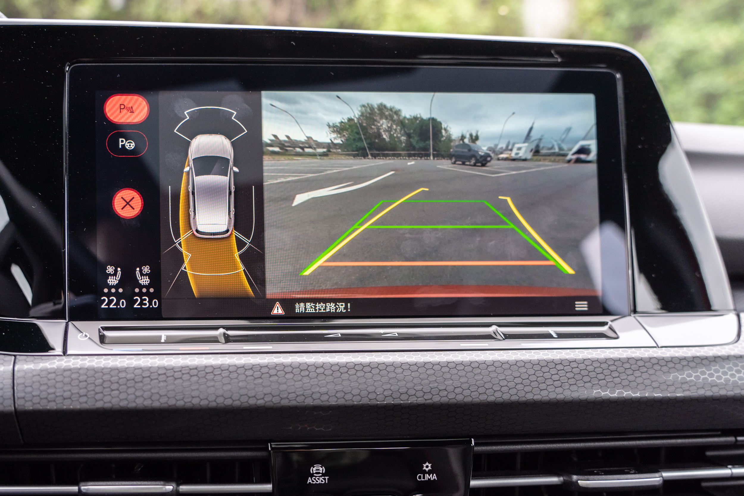 可惜沒有配備 360 度環景顯示系統。