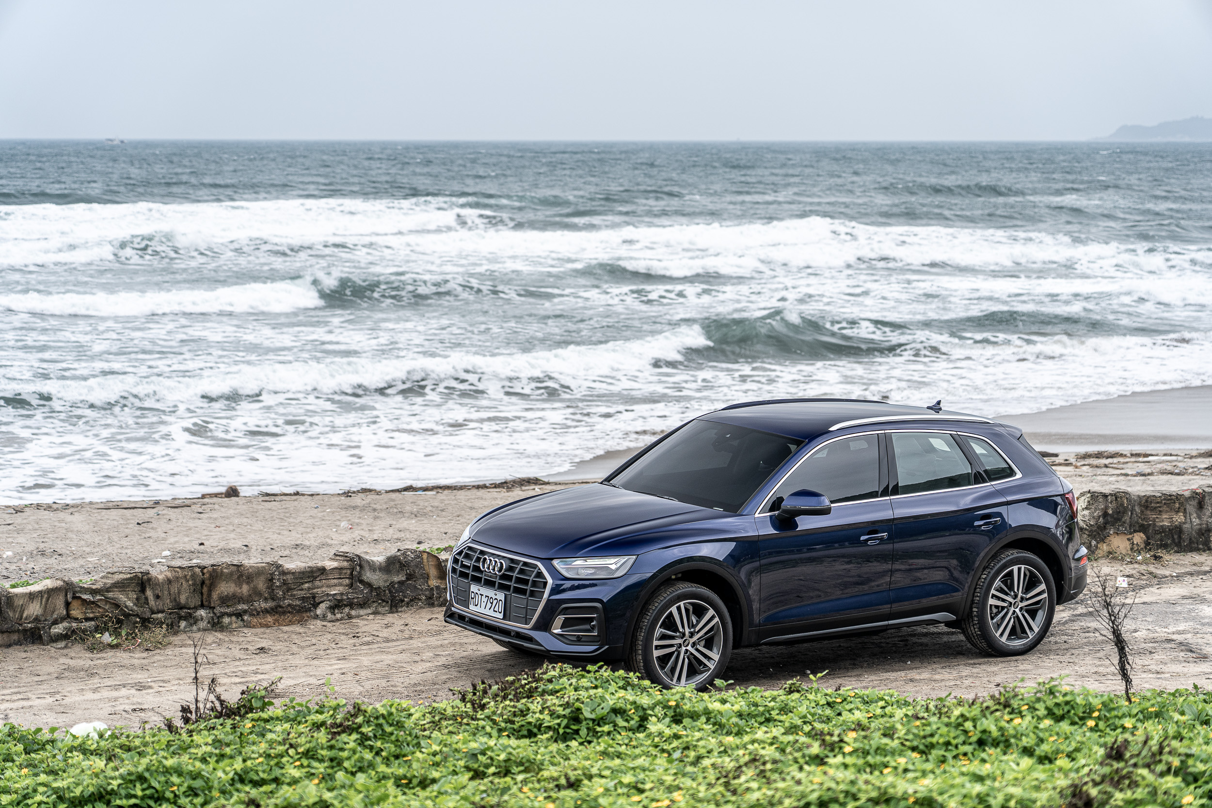 Audi Taiwan 趁 Q5 年式更迭之際重整編成；本次所試駕的為要價 234 萬的 40 TFSI quattro Launch Edition。