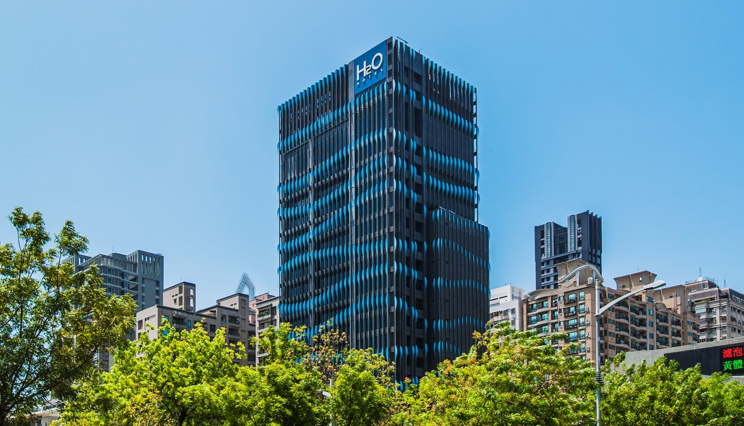 保時捷於 H2O 水京棧國際酒店增建目的地充電站。