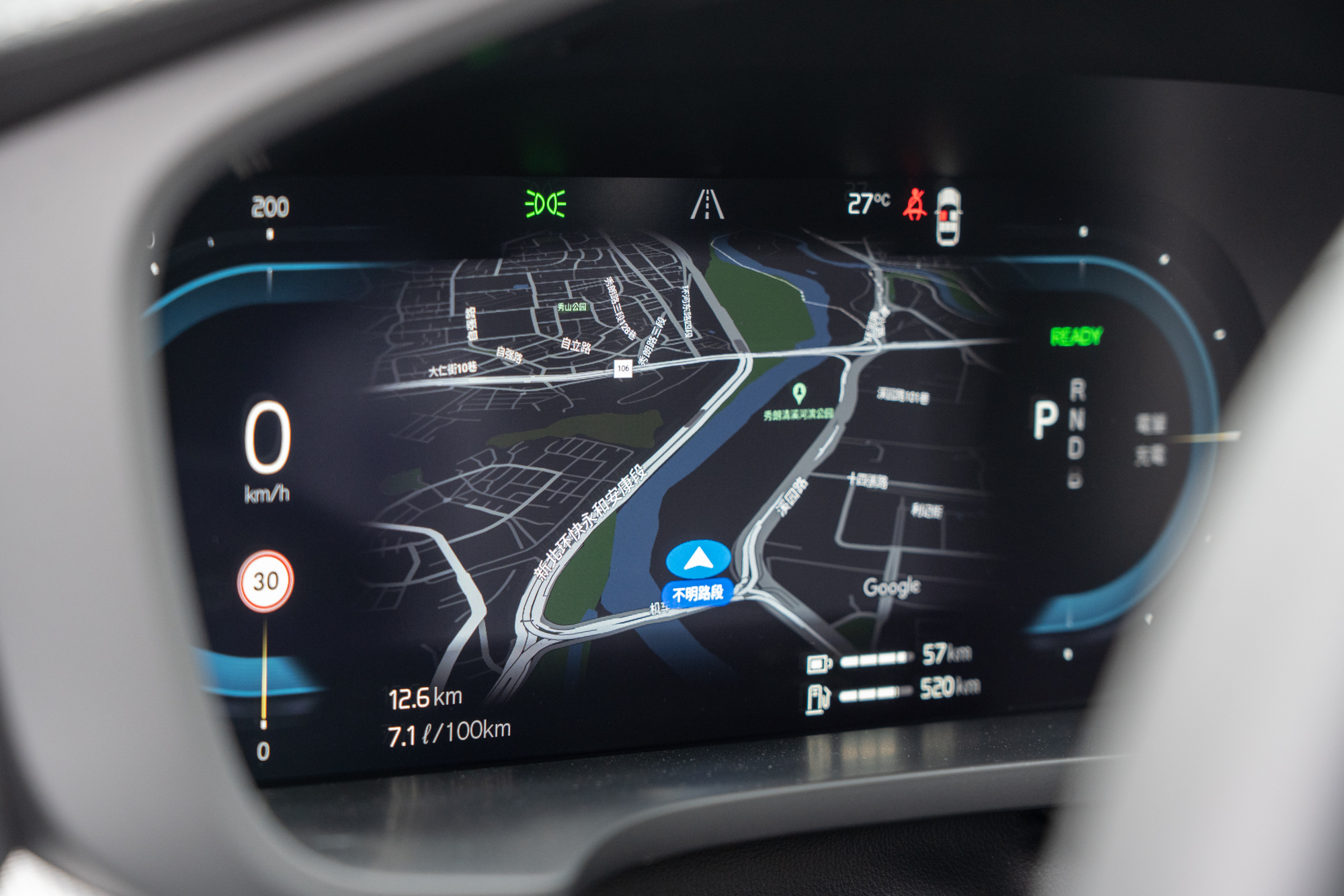 車系標配12.3 吋數位整合資訊儀錶組。