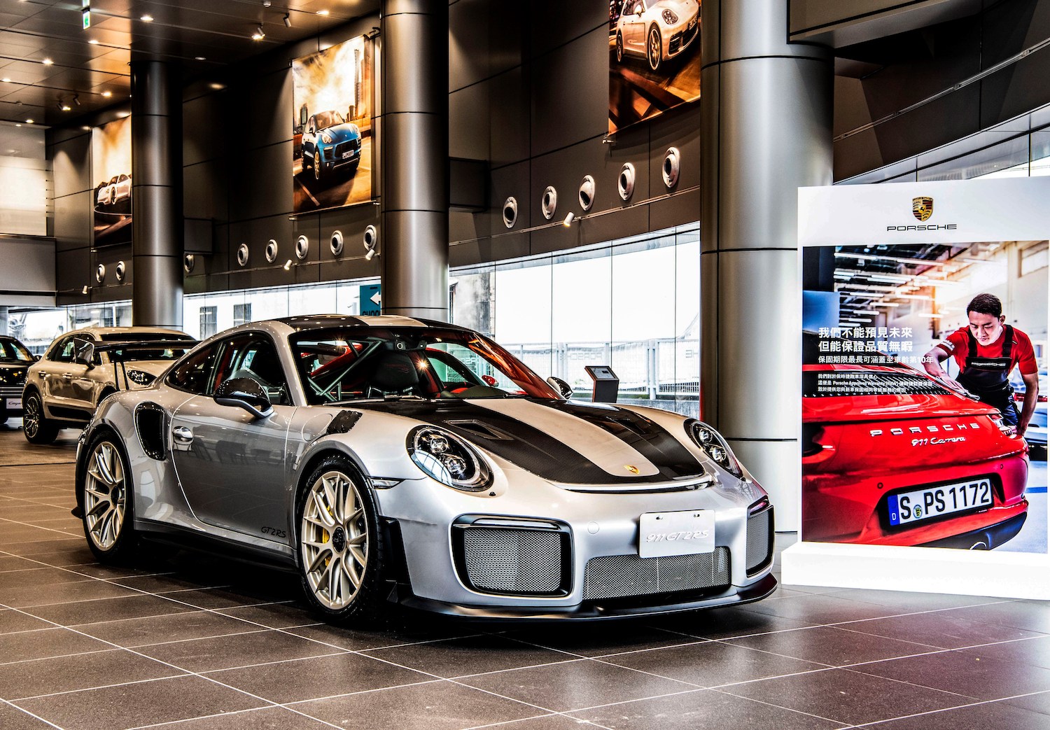 Porsche Approved Warranty保時捷認證保固服務提供與新車保固同等服務。