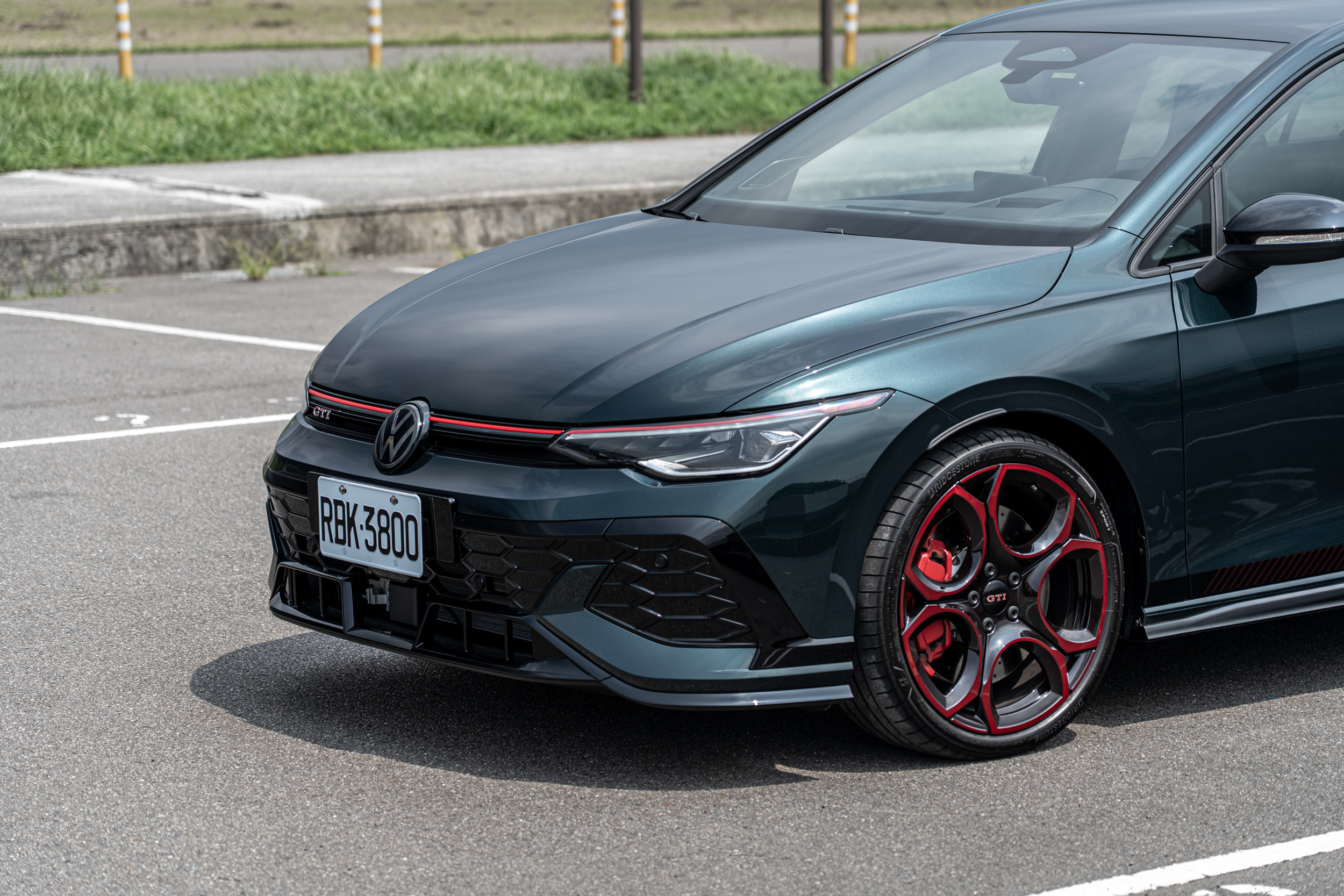 競域綠為 Edition 50 專屬車色塗裝。