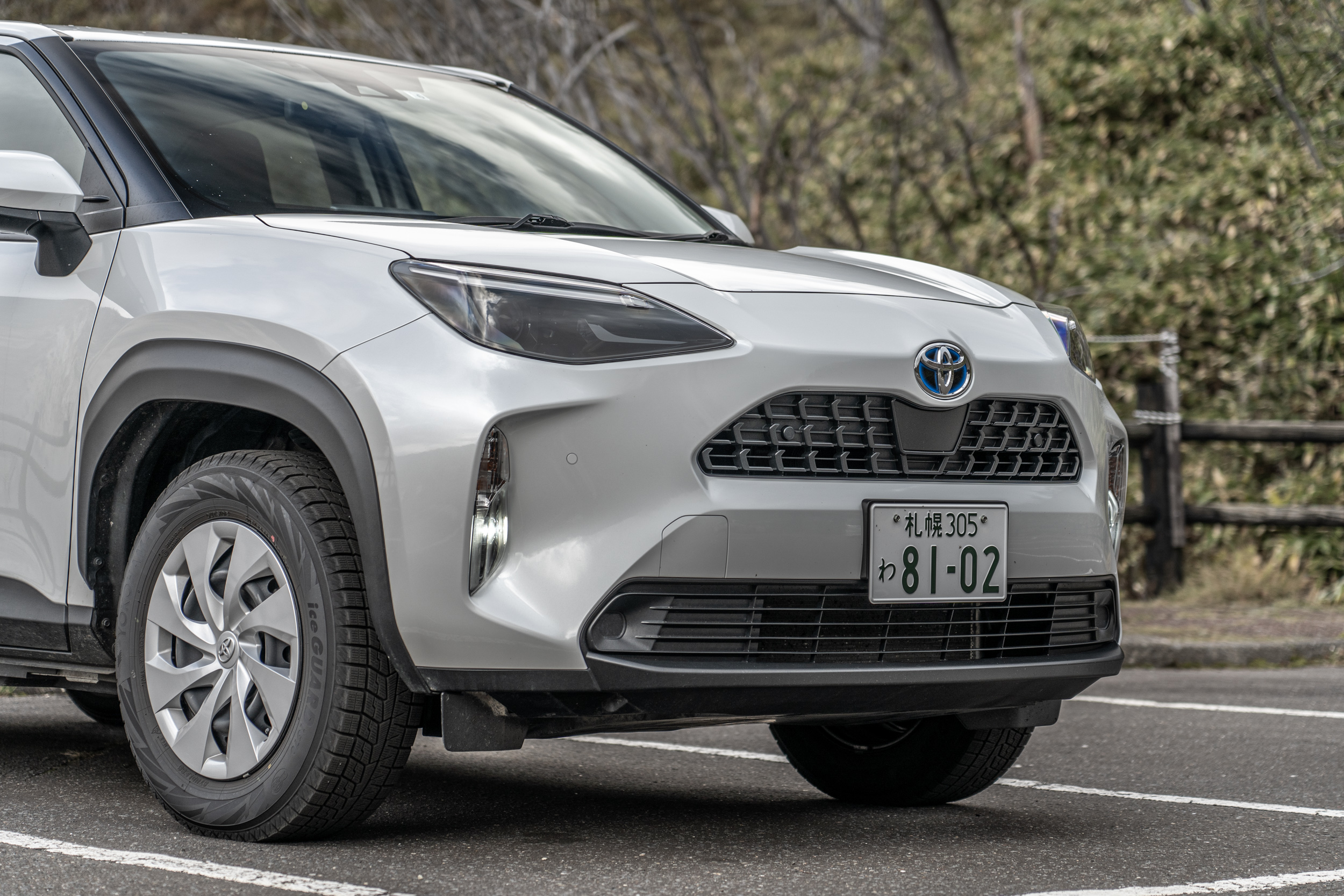 縱使與 YARiS 五門掀背車有著深度的血緣連結,YARiS Cross 仍享有與眾不同的設計語言。