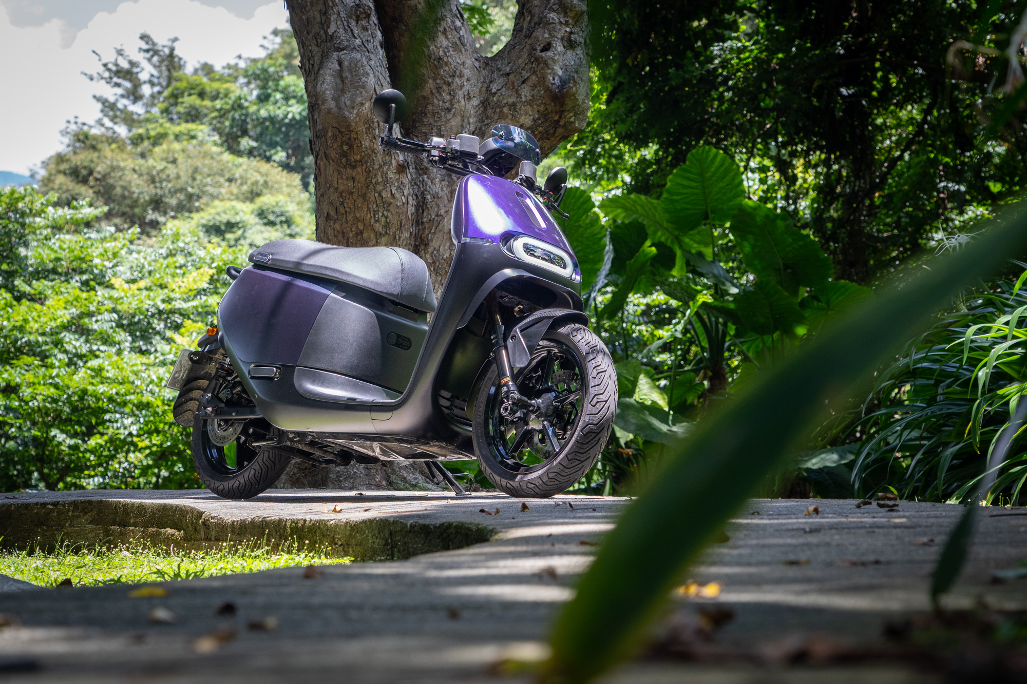 試駕車款為 Gogoro SuperSport TCS + 跑魂套件，建議售價為新台幣 121,680 元。