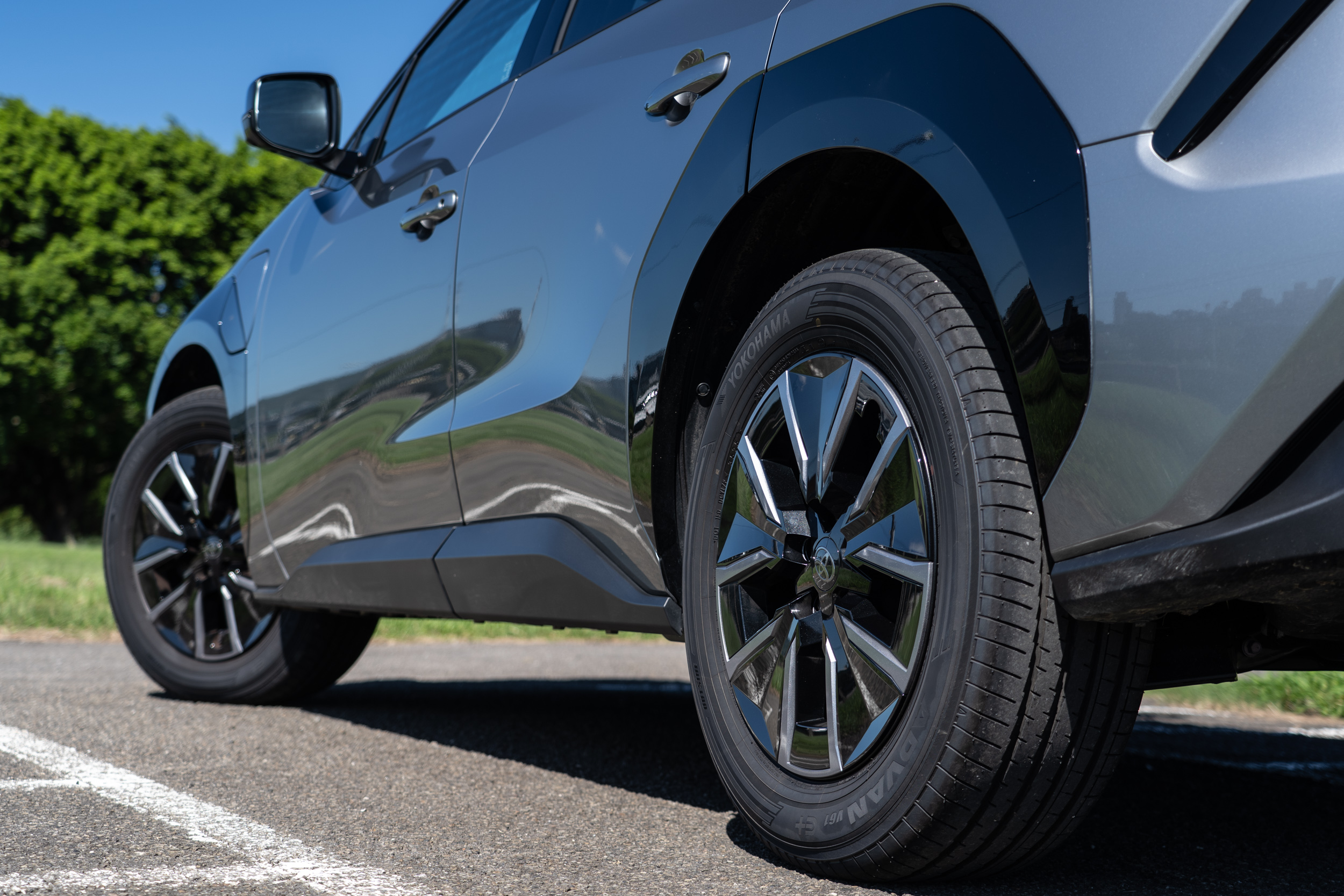 車側主要改變則在原先防刮材質改為黑色烤漆，胎圈規格為235/60 R18。