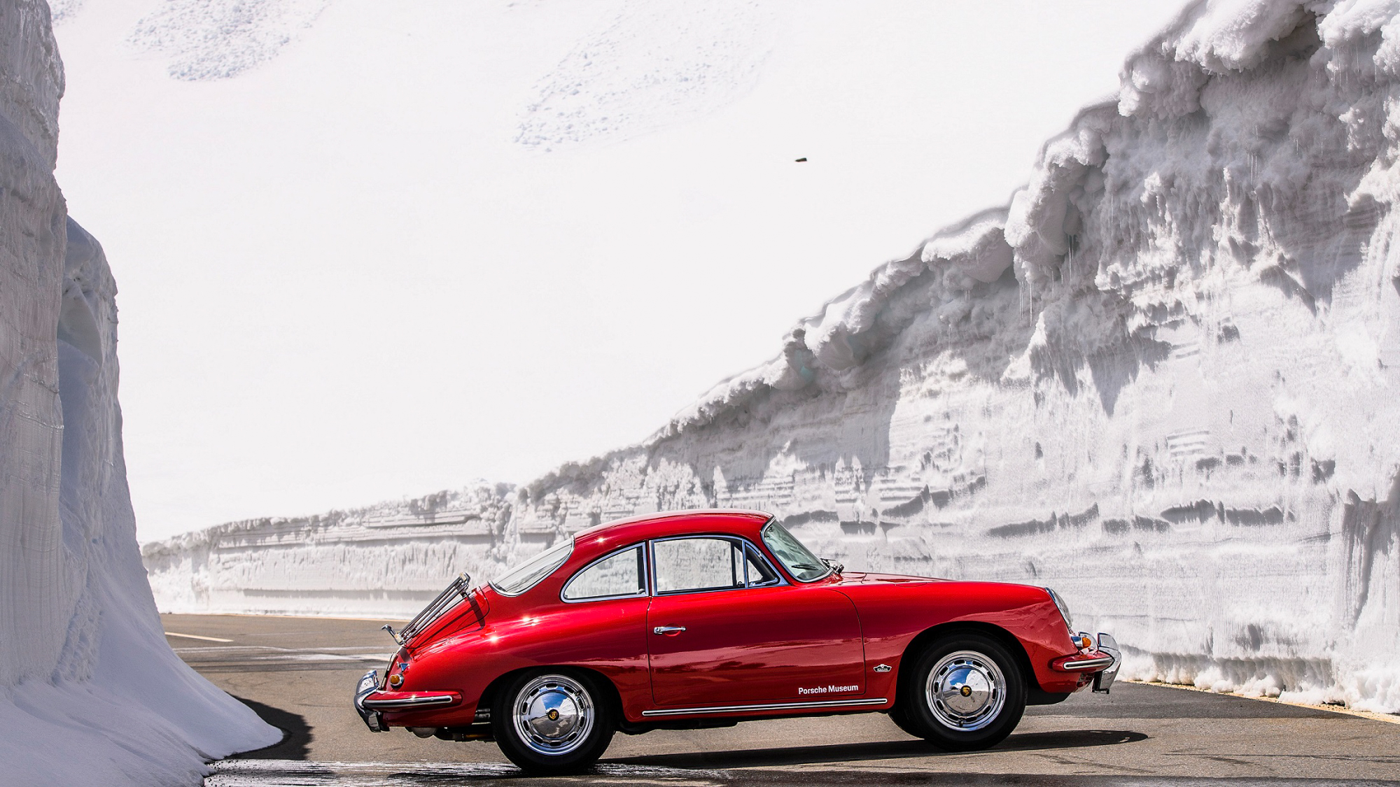 風靡全球的成功車款 Porsche 356，是保時捷當時甫於奧地利成立不久的創廠崛起代表。