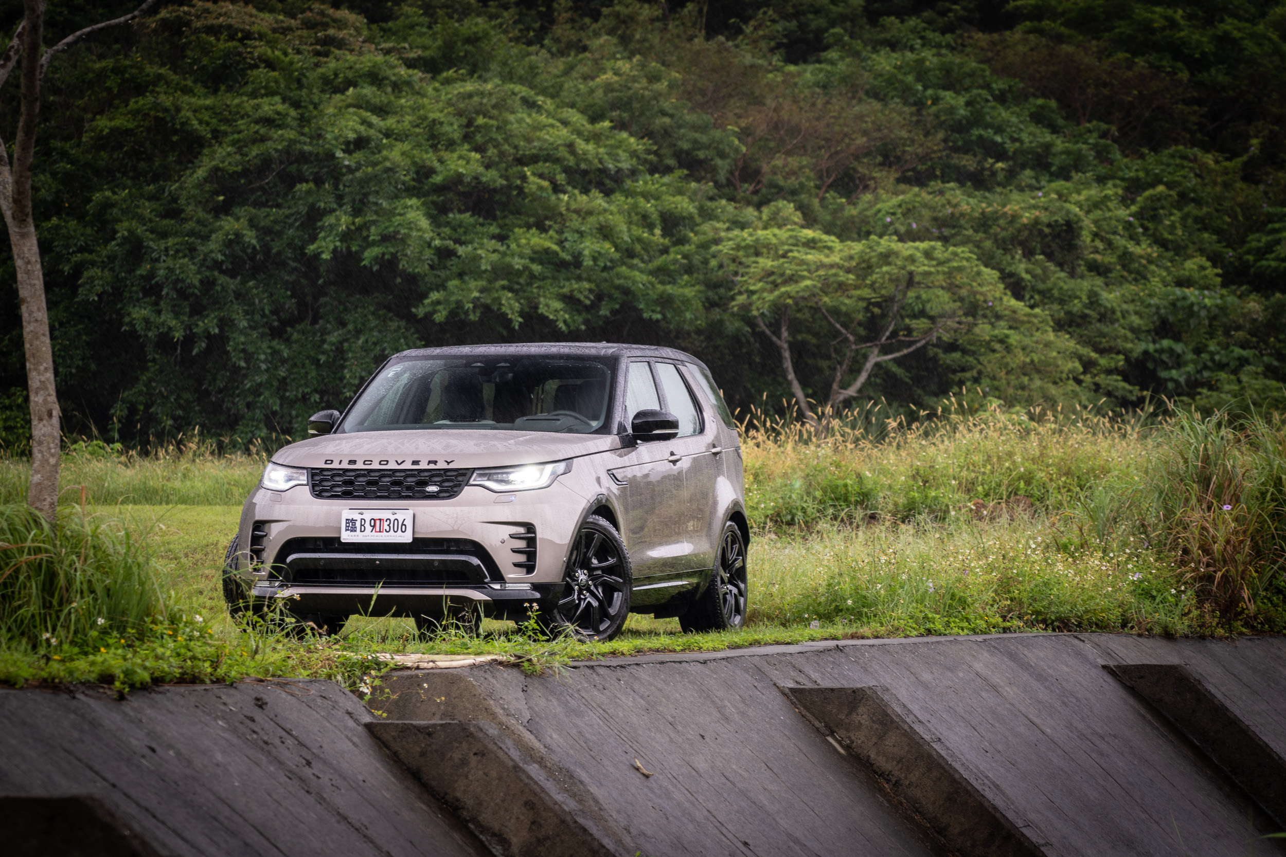 Discovery 以家庭使用而生,定位為全尺寸七人座休旅車。