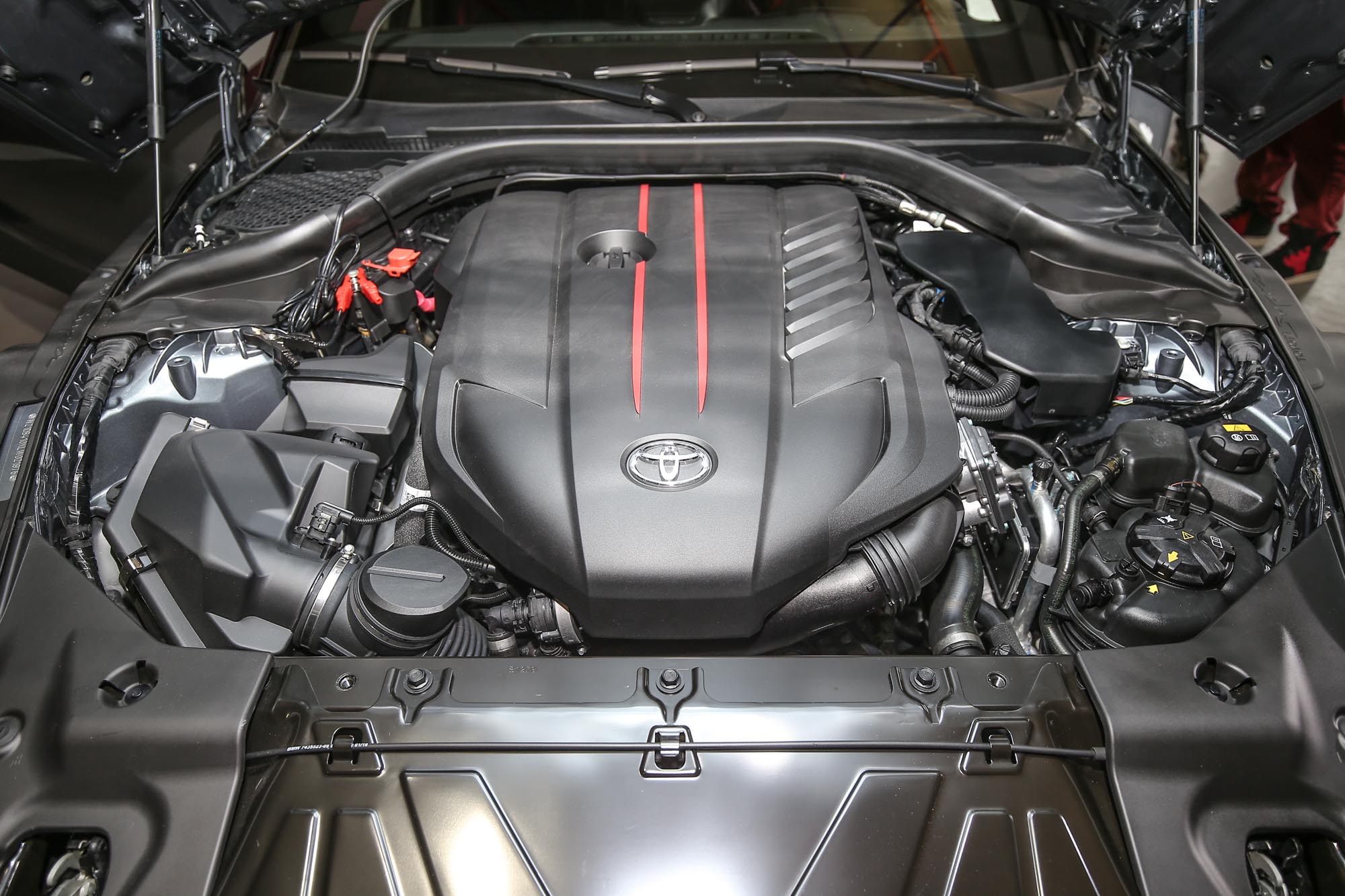 GR Supra 與 BMW Z4 共享動力單元，此為 3.0T 的直列六缸渦輪增壓引擎，輸出 340 hp/51 kgm。