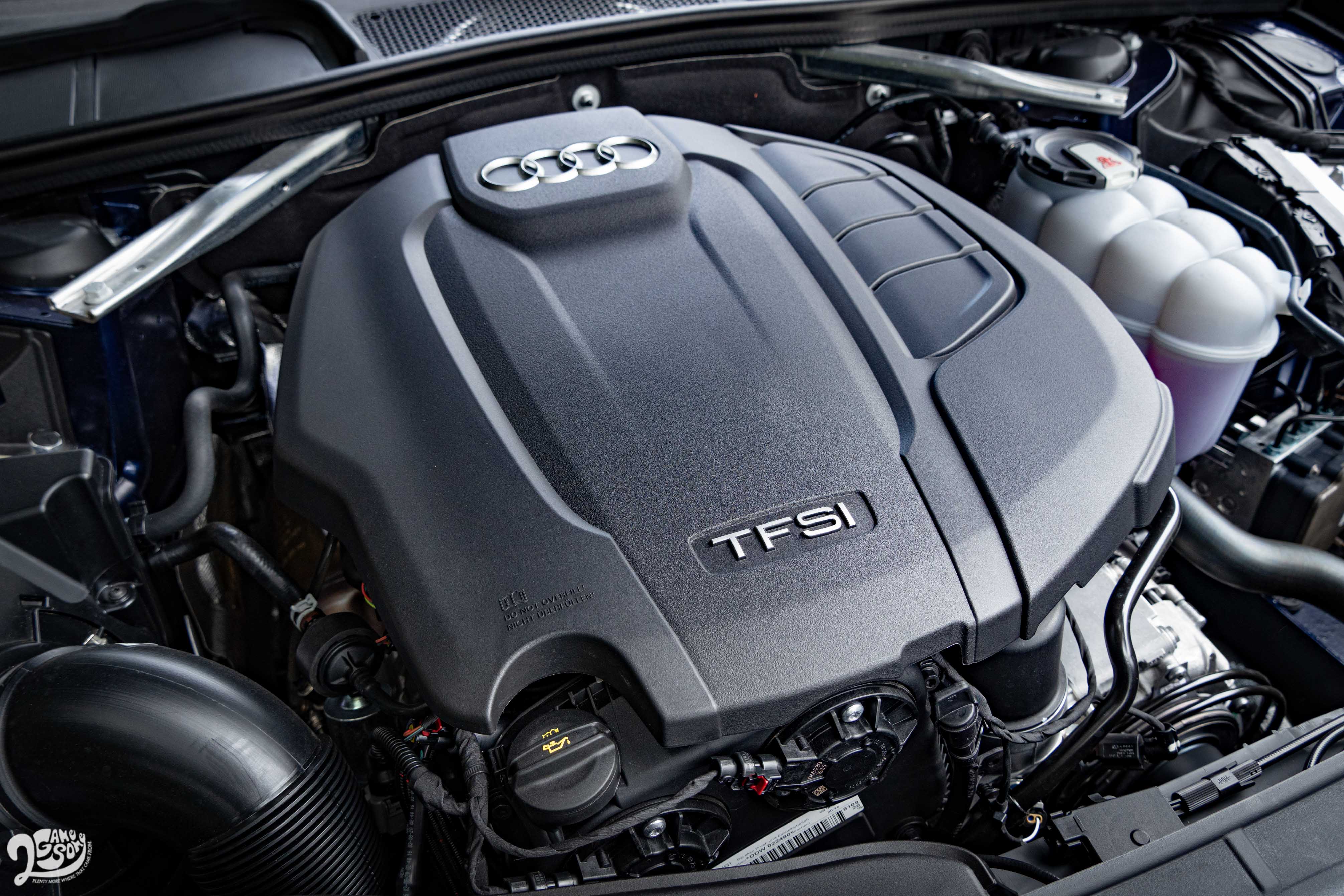 L4 汽油渦輪增壓引擎和 12V 輕油電系統搭配，最大馬力來到 249 匹，最大扭力 370 Nm。