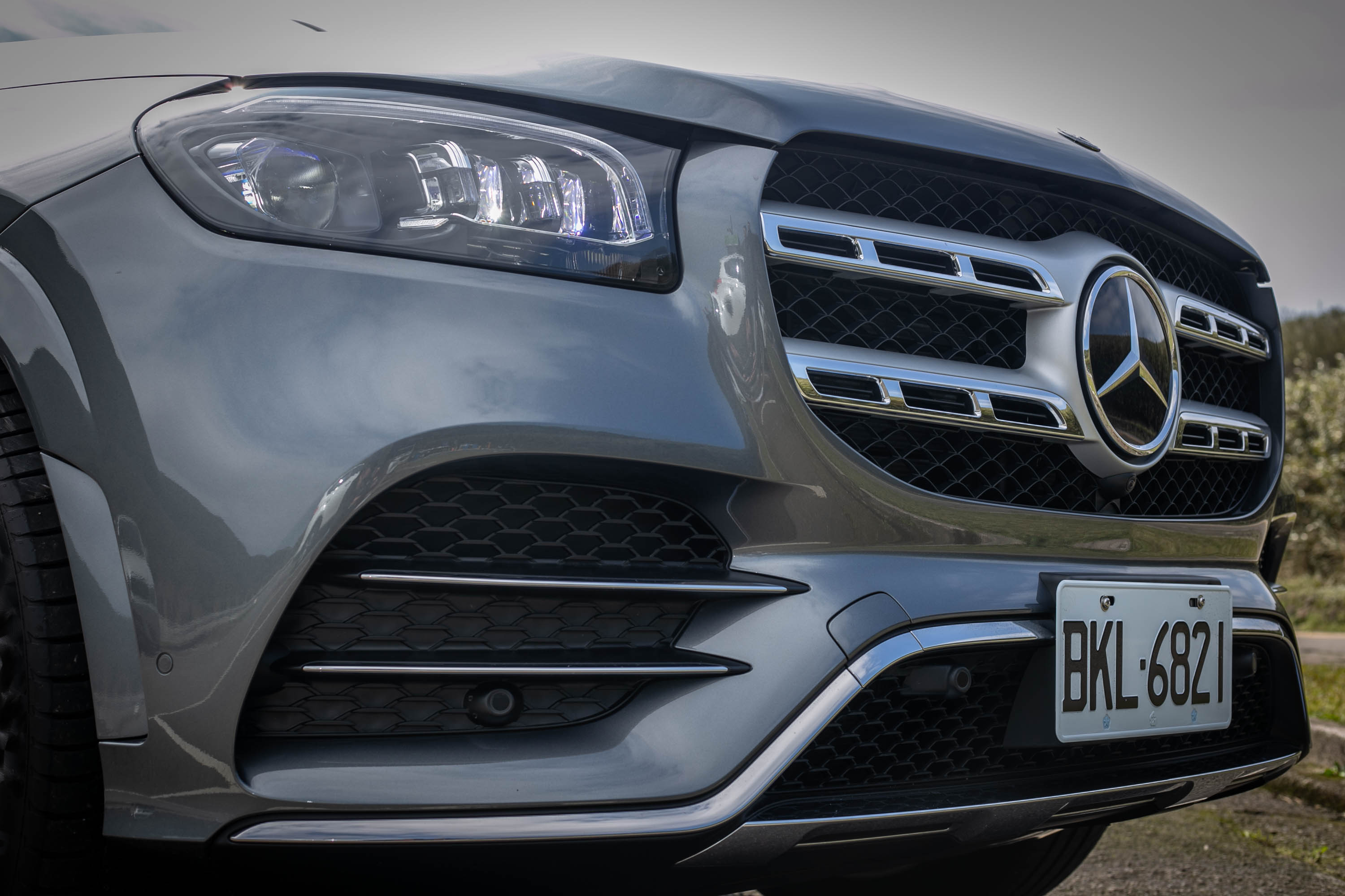 AMG Line 跑車化套件為標配。