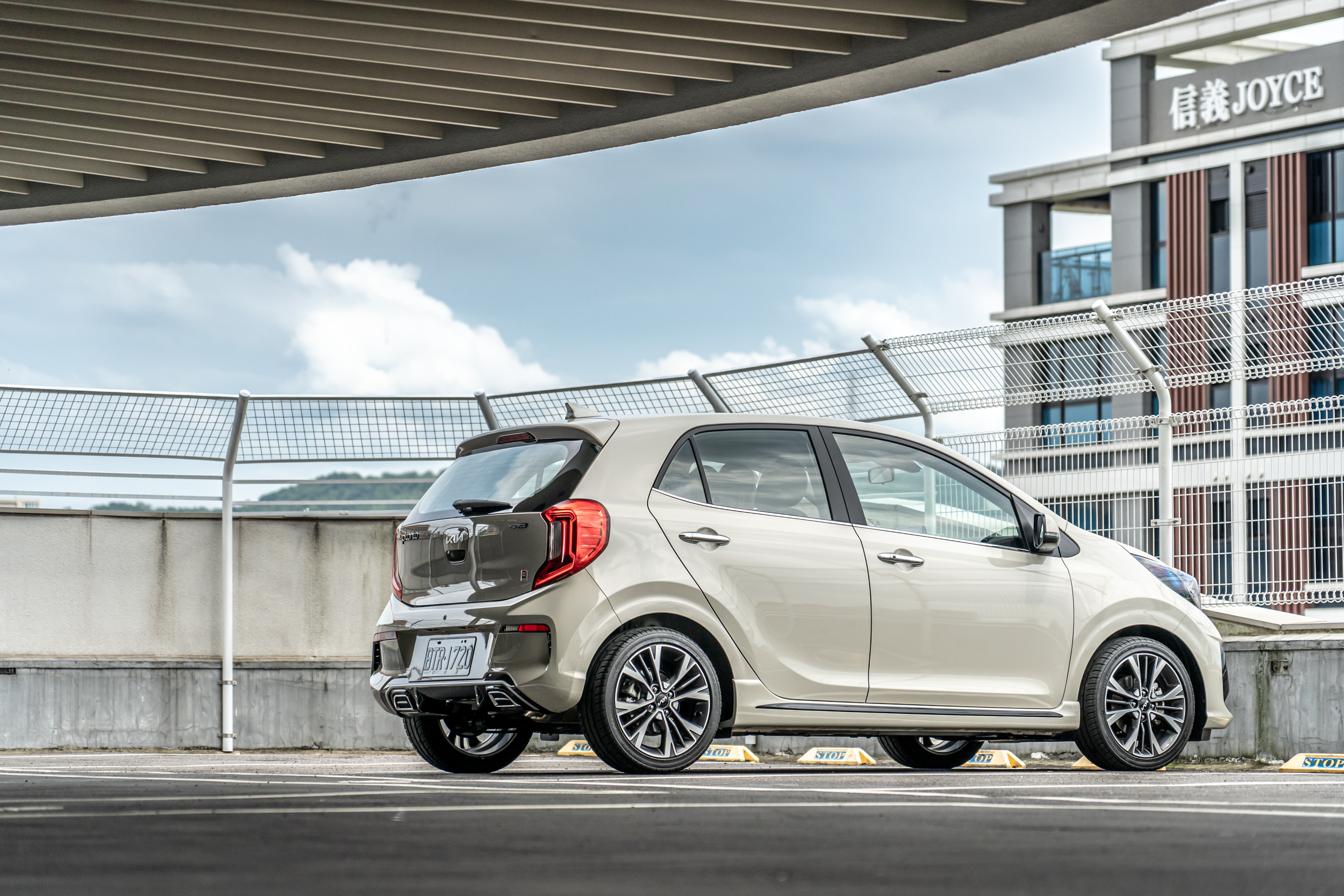 Kia Picanto 於國內所供應的編成相當豐富,而作為限量特仕車的 Latte Edition,建議售價為 69.5 萬。