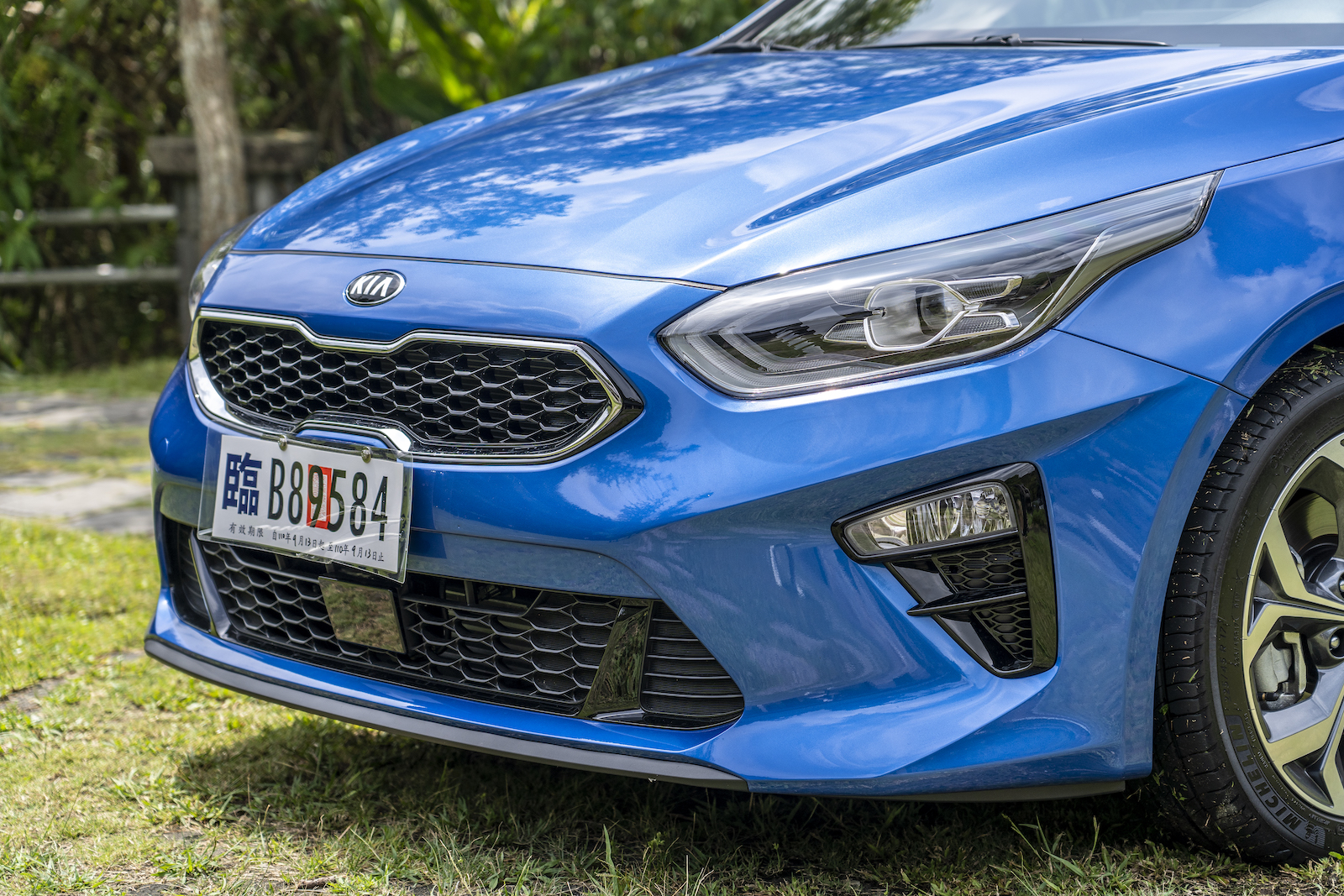 車頭當然少不了招牌的Tiger Nose 虎嘯式水箱護罩。