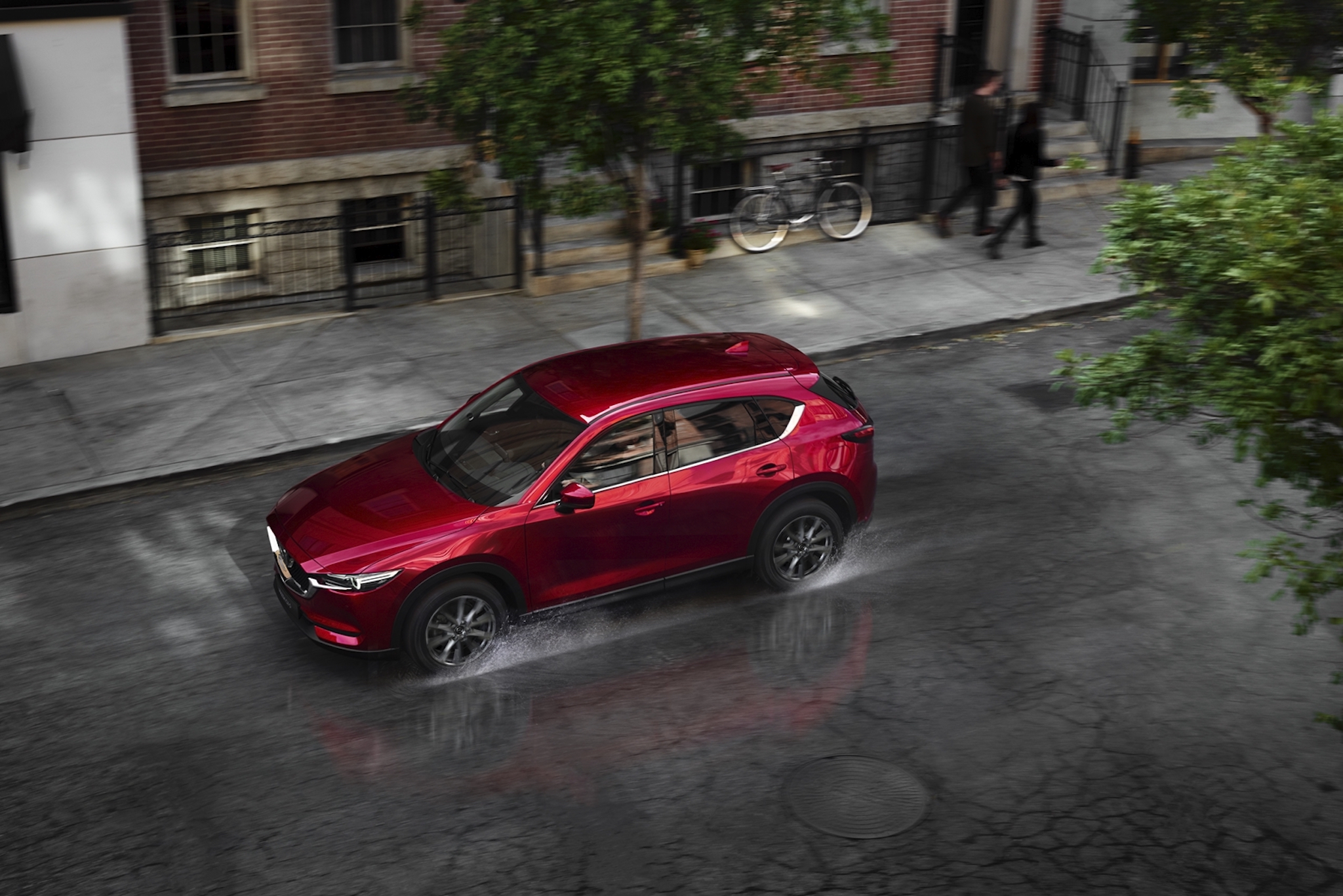 Mazda CX-5 2.5 AWD 旗艦進化型的 i-ACTIV AWD 智慧型四輪驅動系統，新增 Off-Road Traction Assist 循跡輔助功能，提高車輛面對艱困路況時的脫困能力。