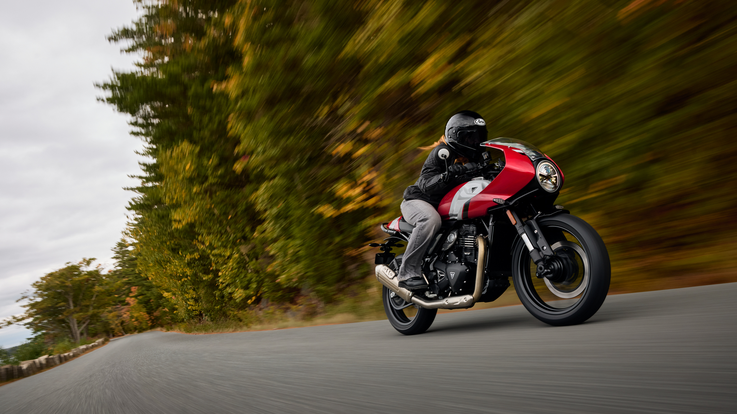 Triumph Tracker 400 與 Thruxton 400 正式登場，400 系列再擴版圖