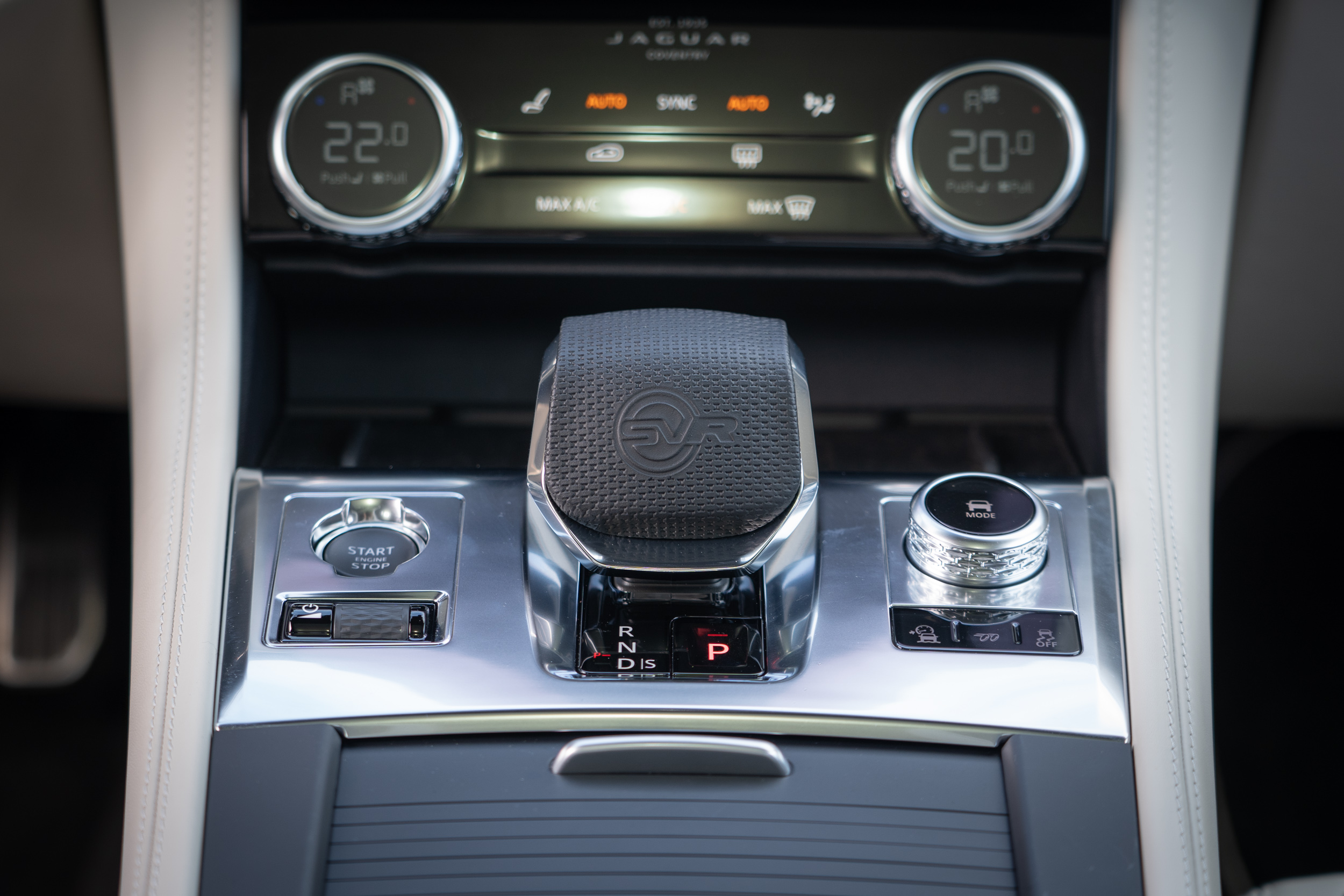 搭配上八速手自排變速系統,原廠數據顯示可於 4 秒內完成 0-100km/h 加速過程。